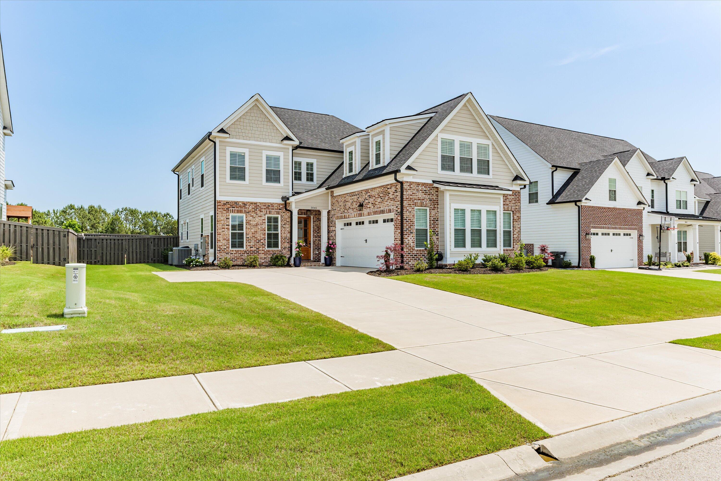 3045 Rosewood Drive