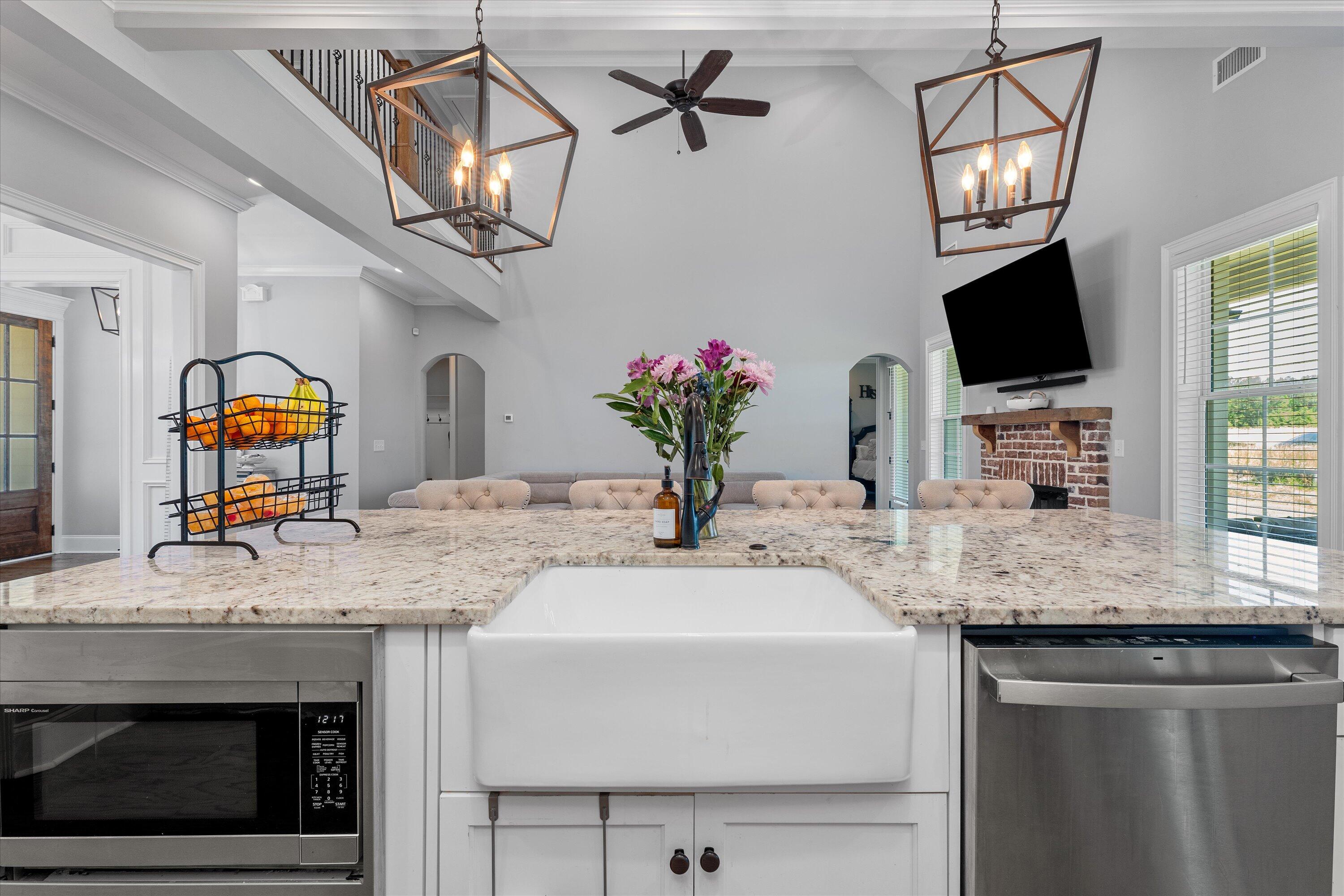 1240 Honey Lane