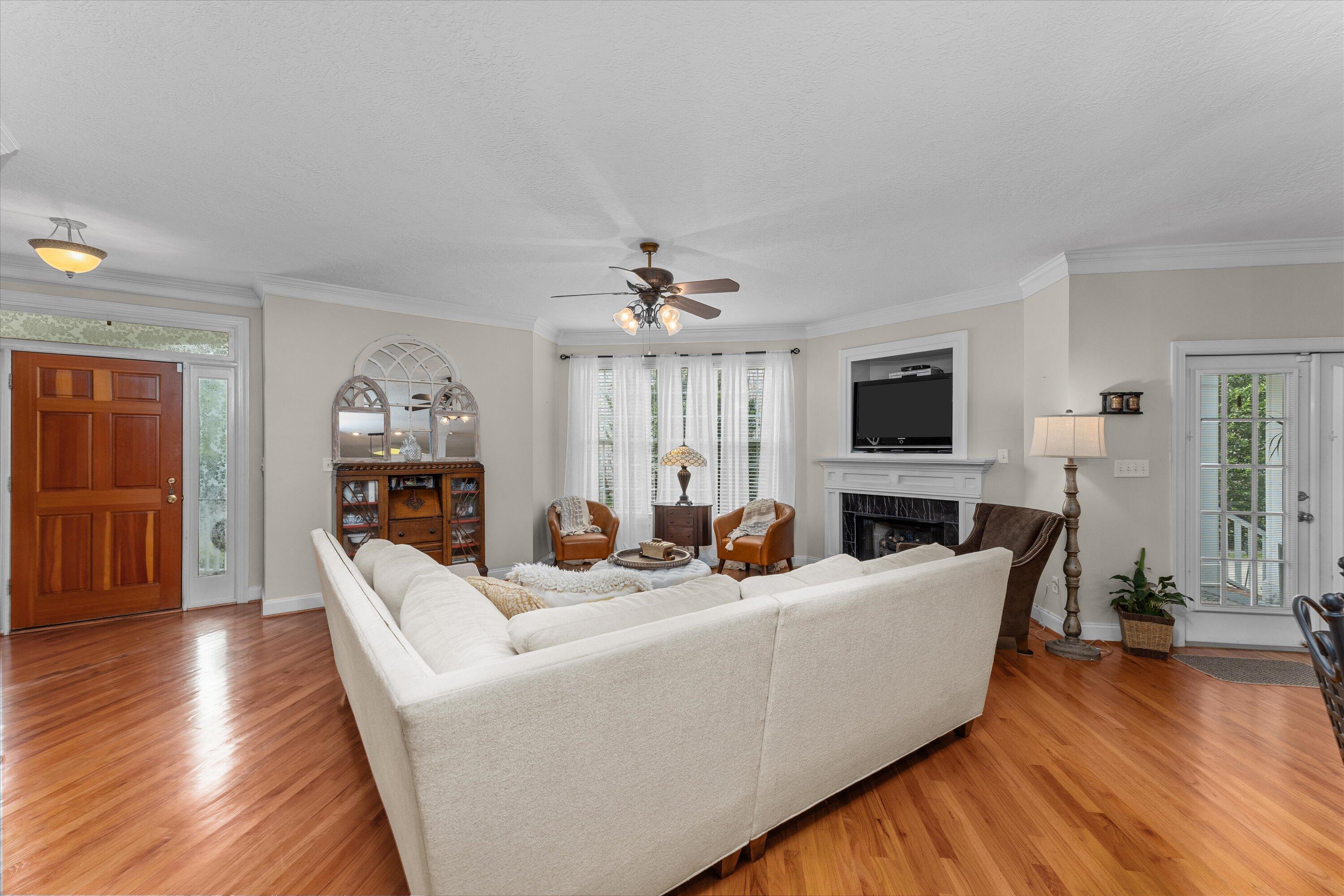 939 Mitchell Lane