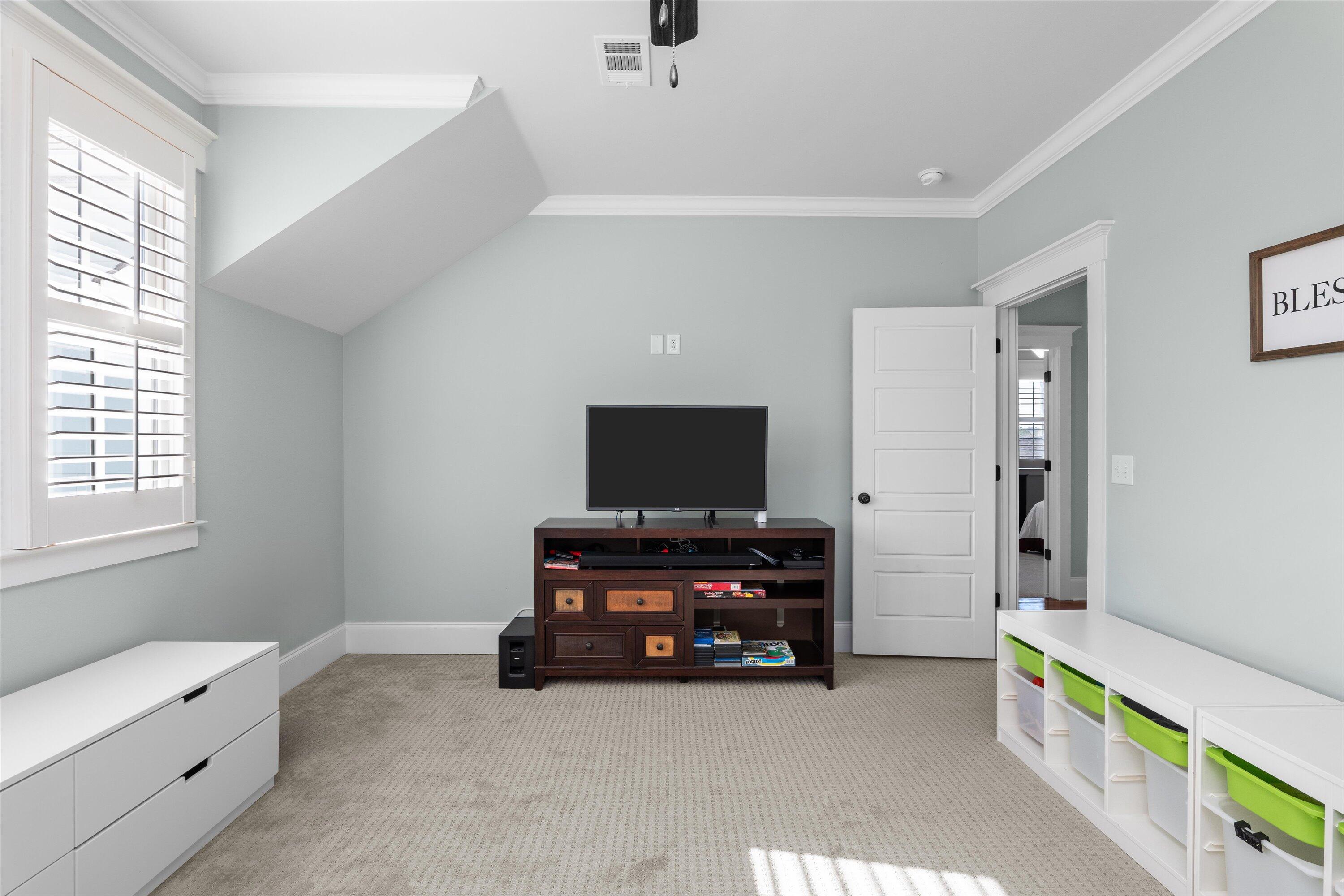 818 Kestrel Drive