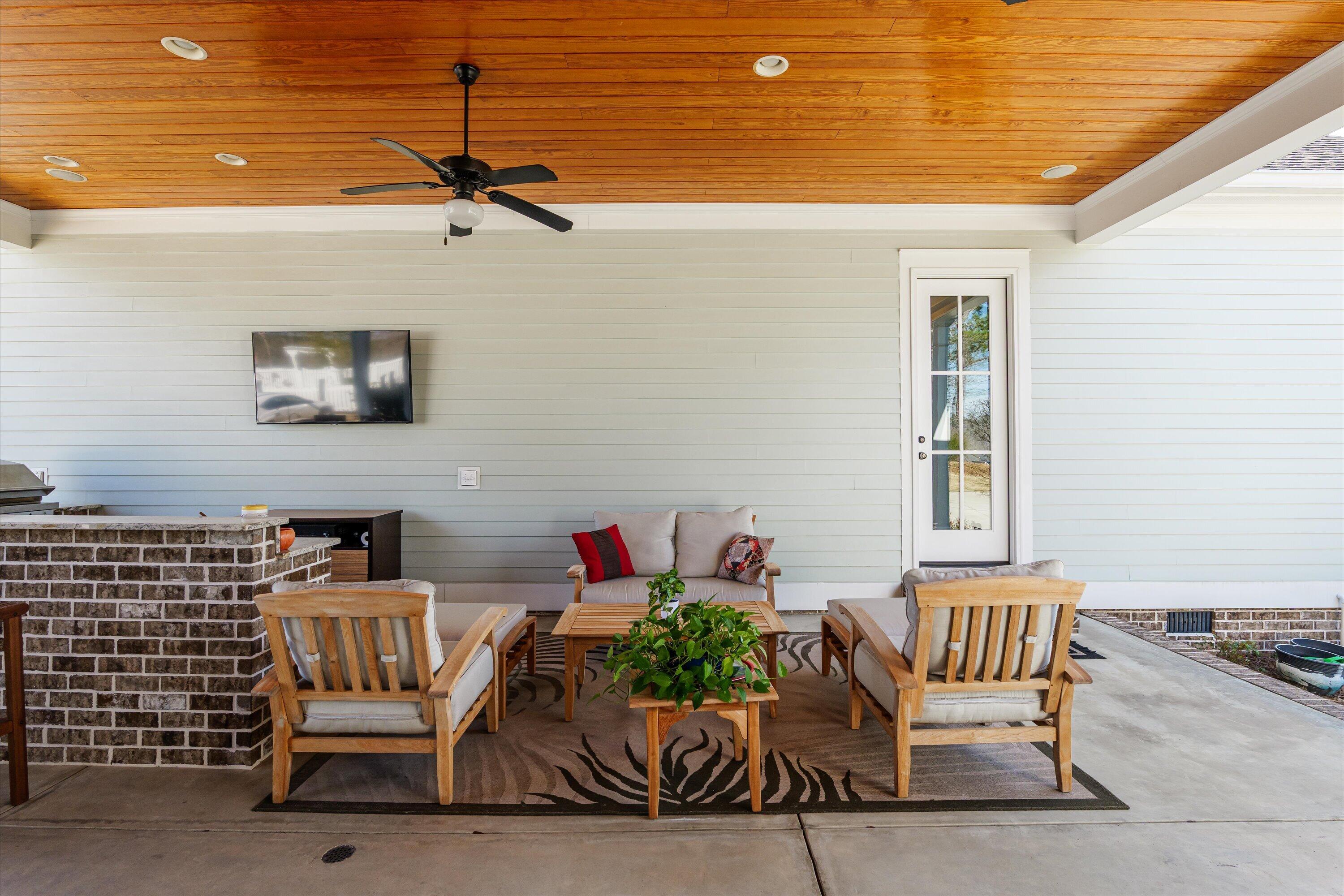 818 Kestrel Drive