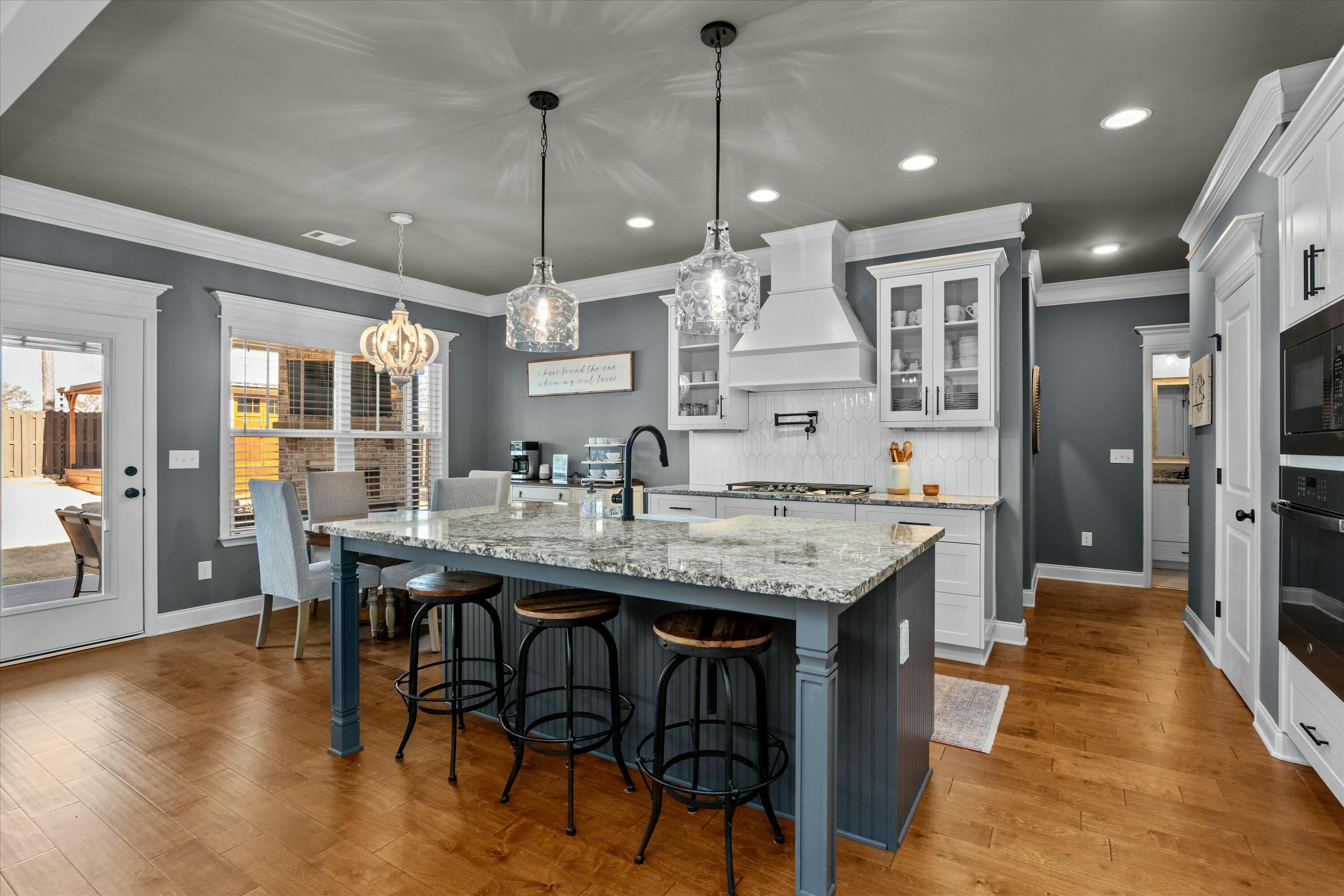 2562 Traverse Trail