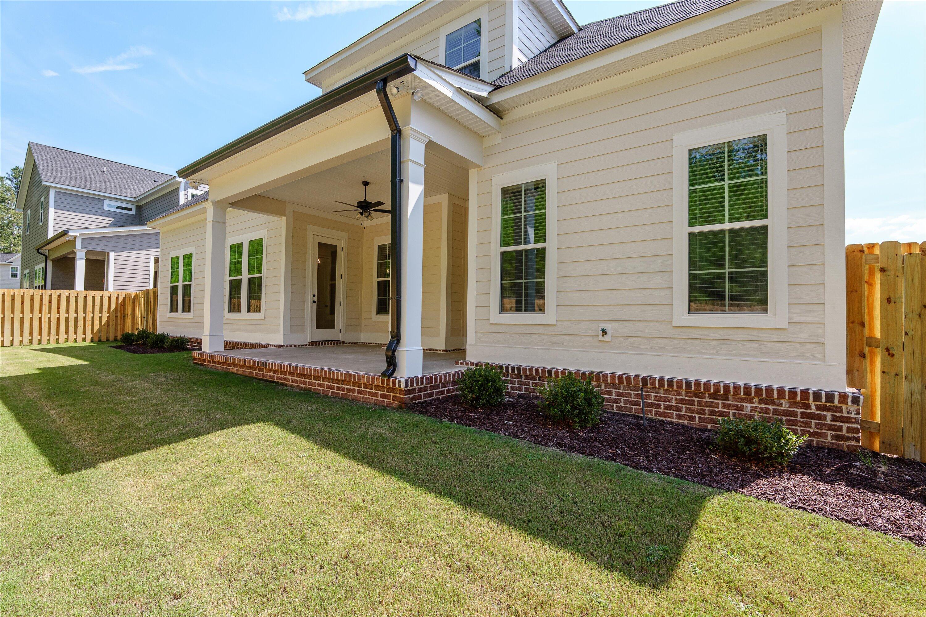 640 River Oaks Lane