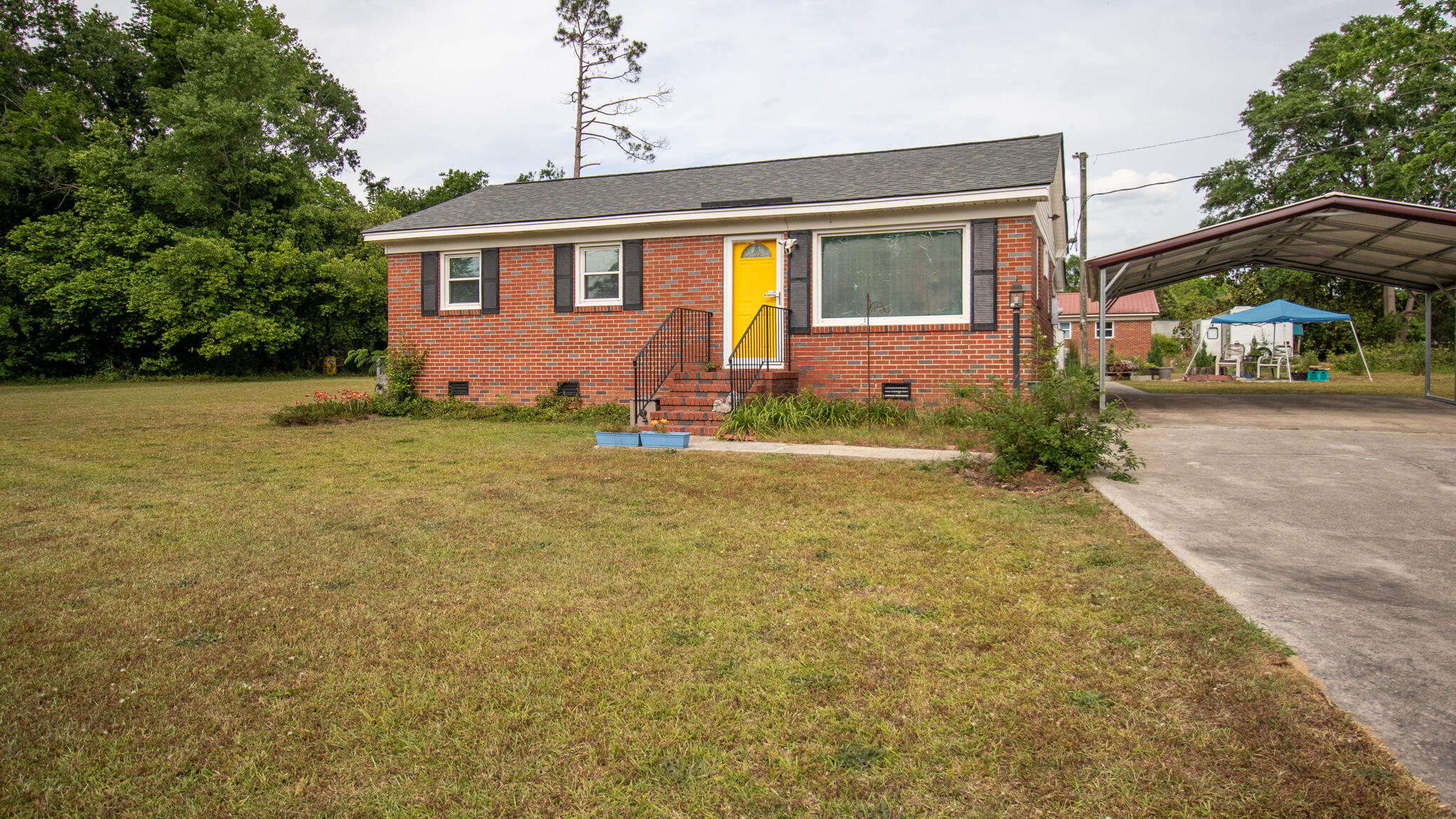 601 Louise Dr.