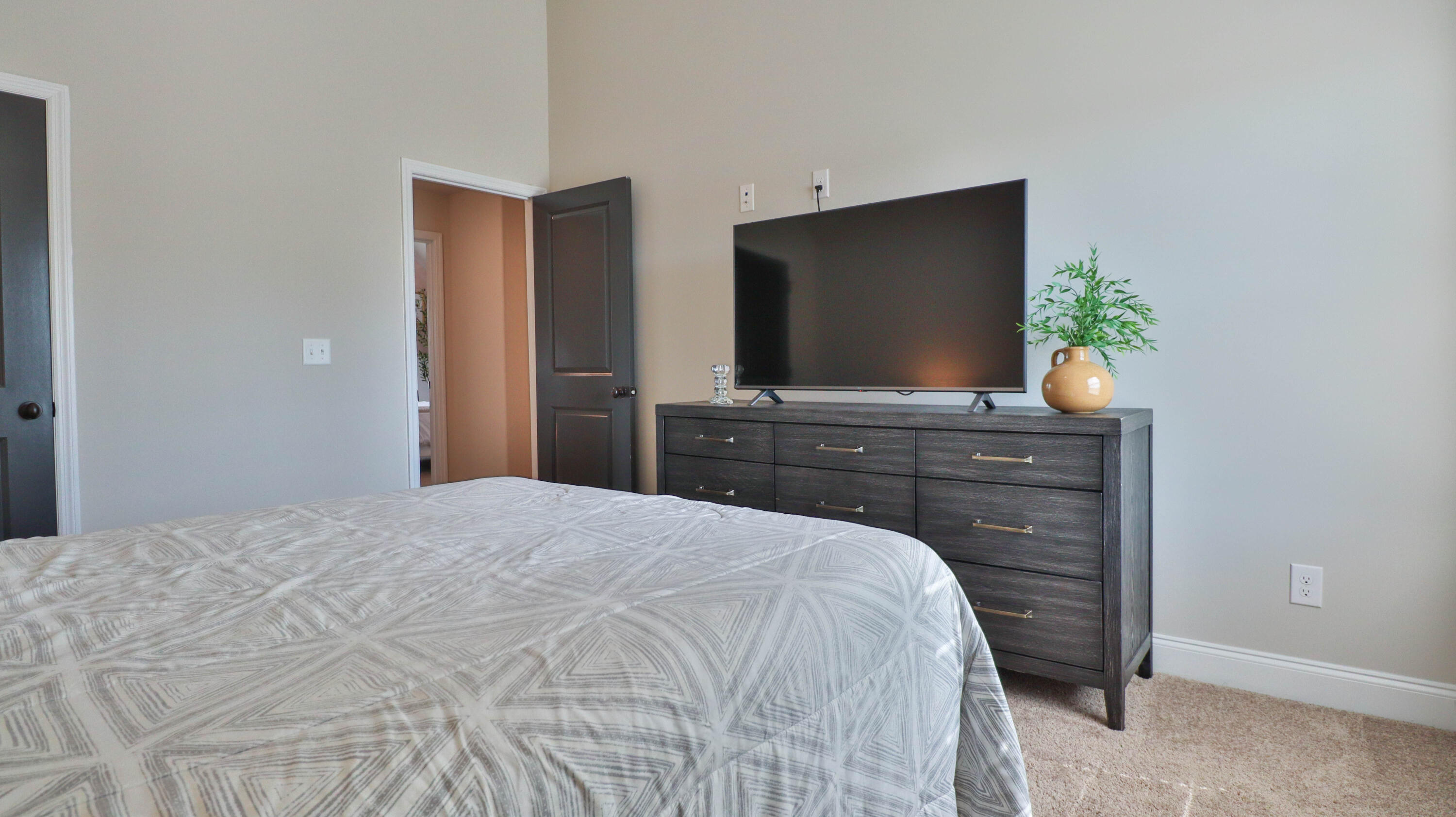 2594 Traverse Trail