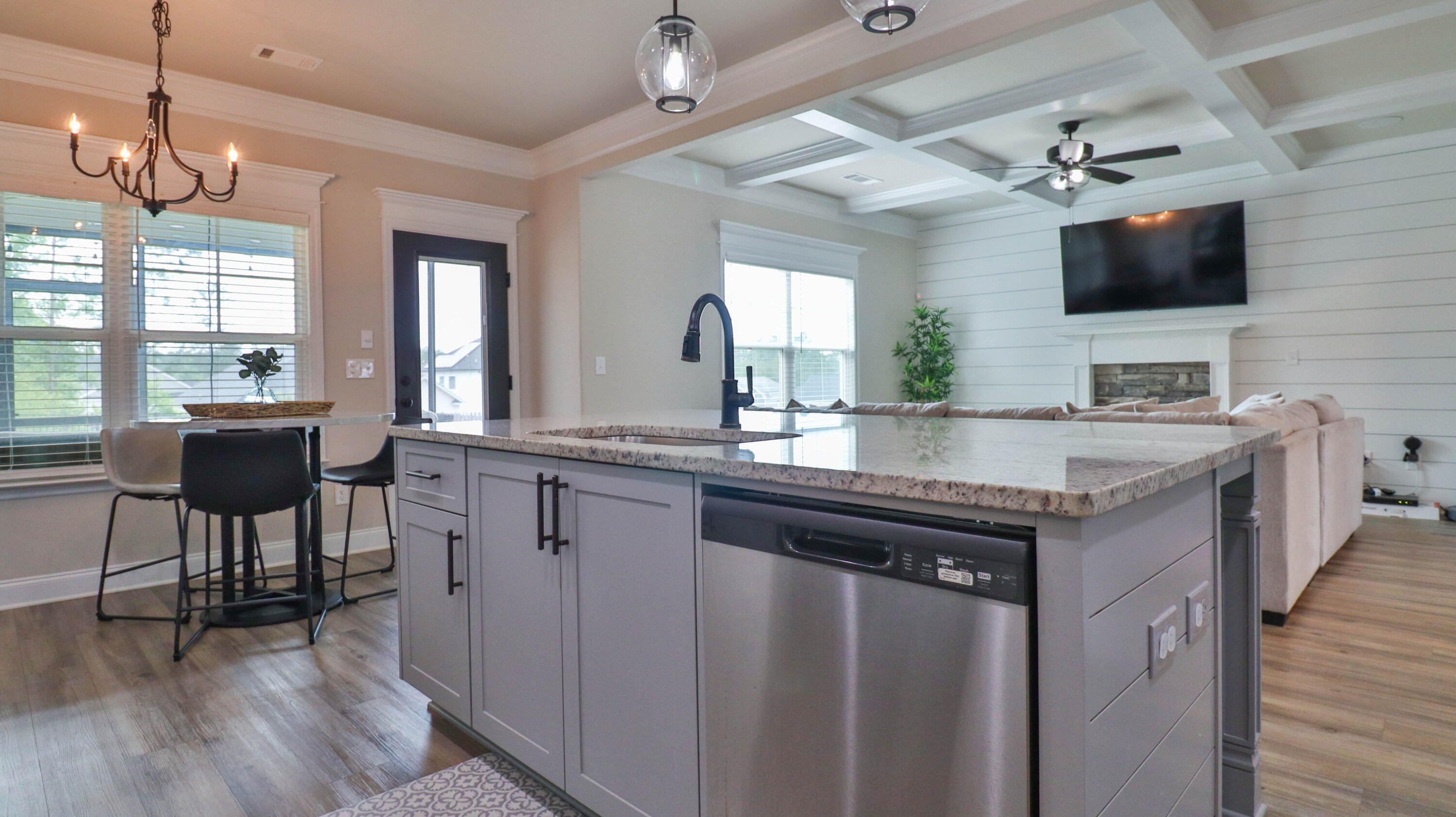 2594 Traverse Trail
