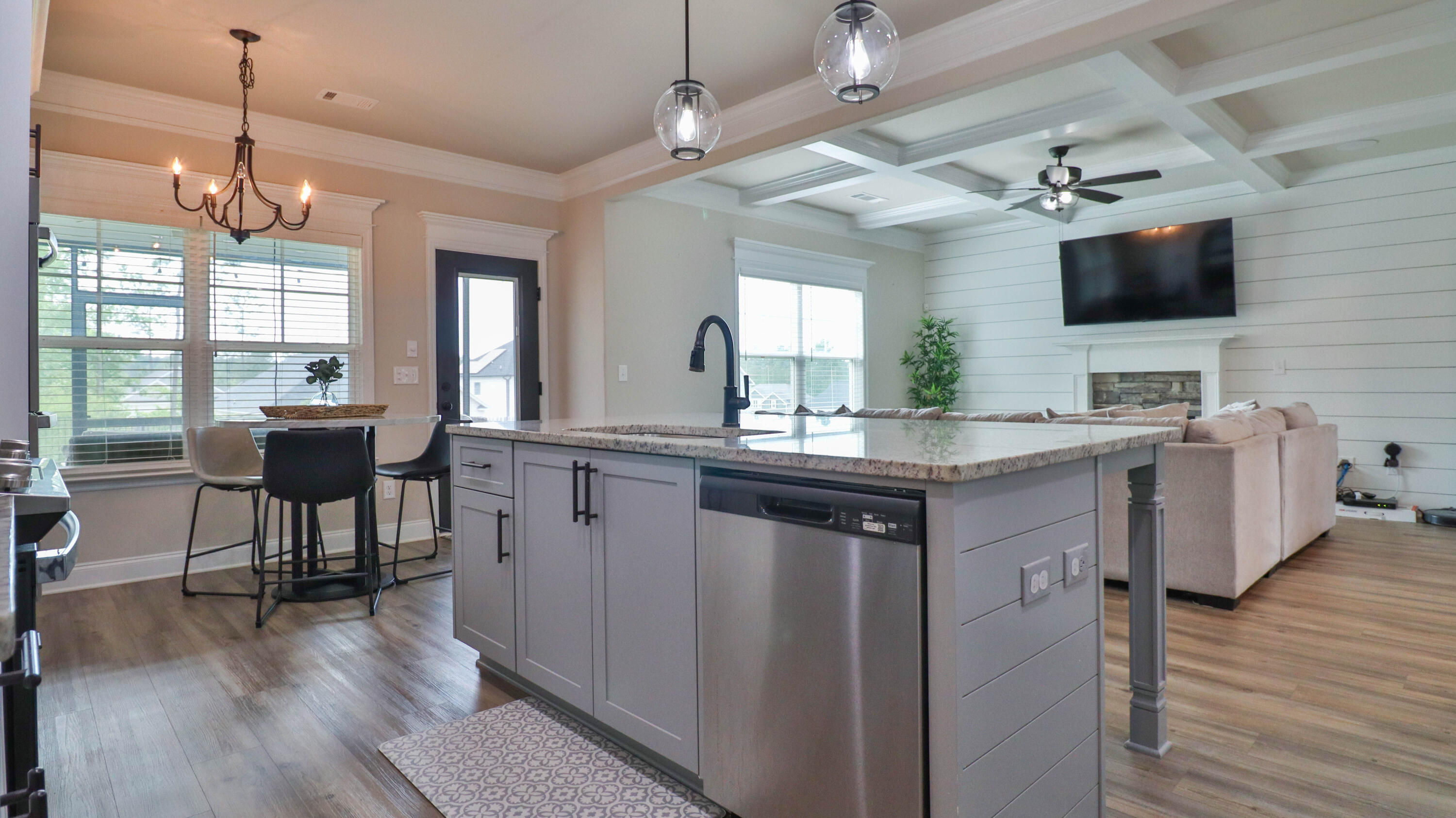 2594 Traverse Trail