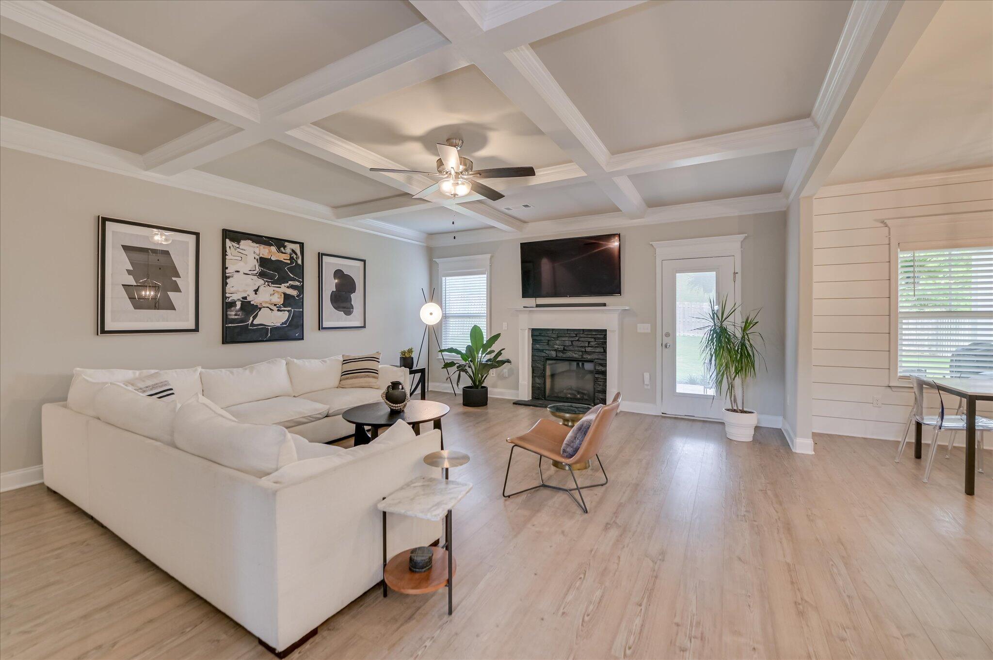 3525 Hilltop Trail