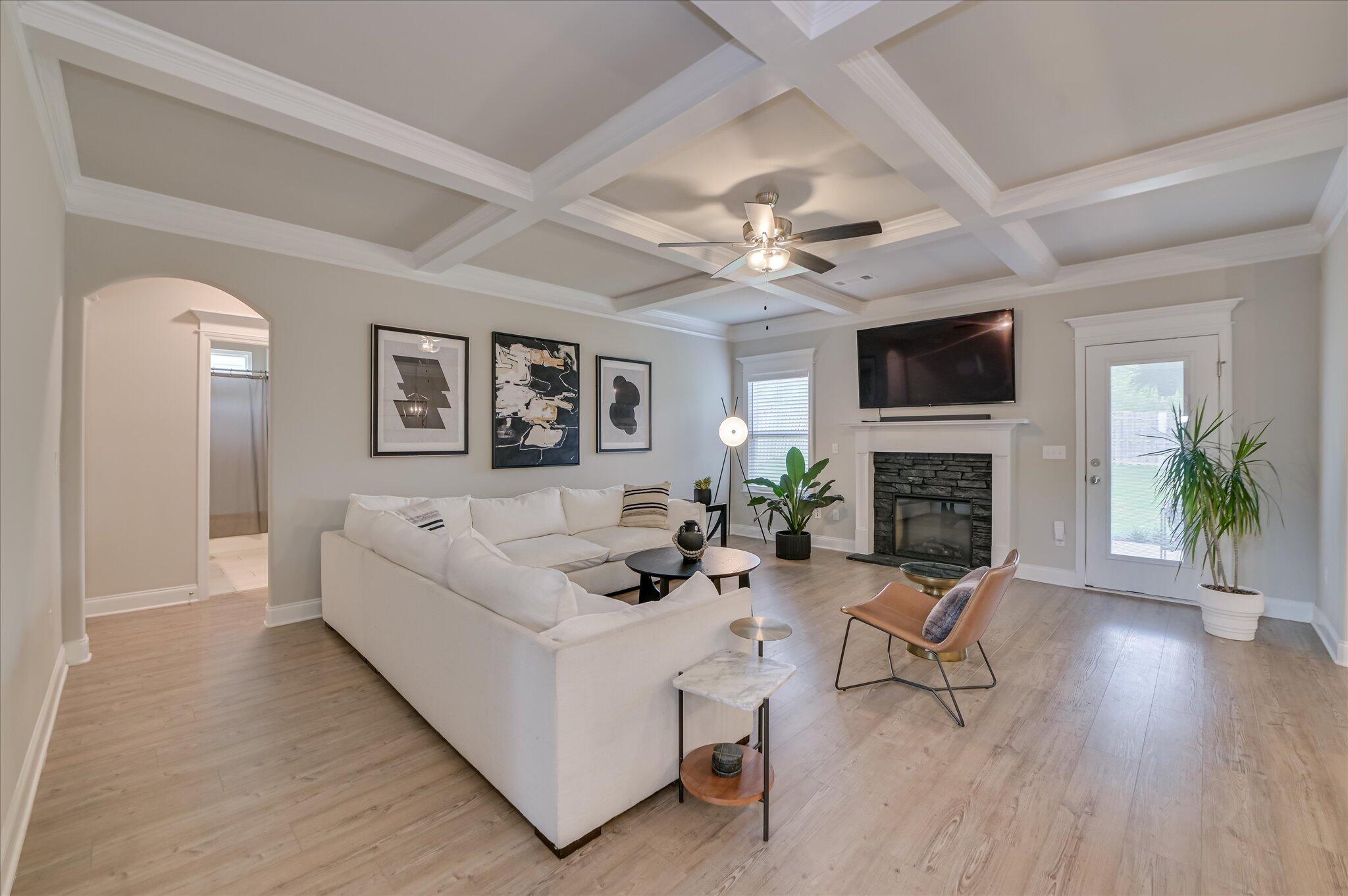 3525 Hilltop Trail