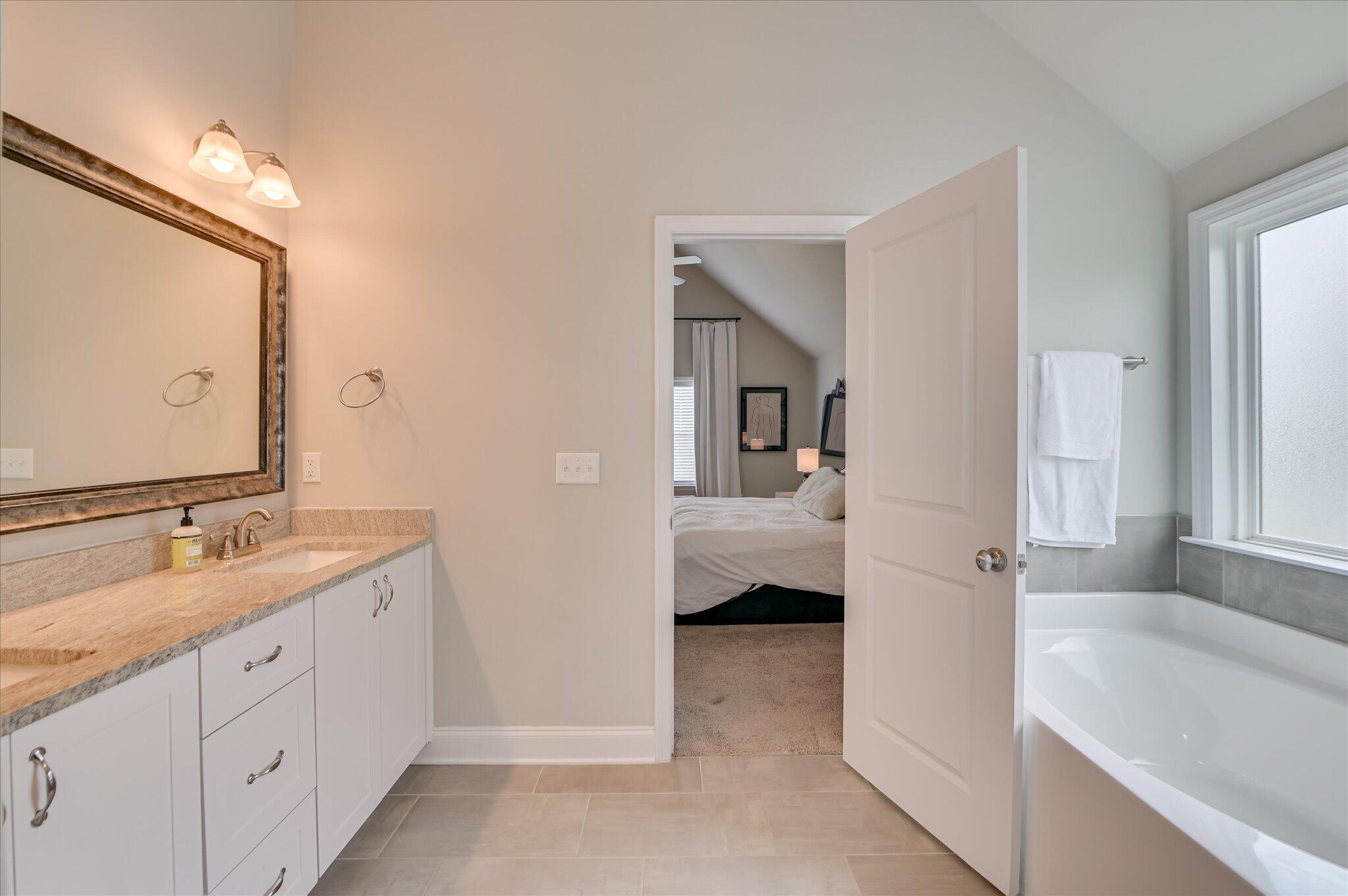 3525 Hilltop Trail