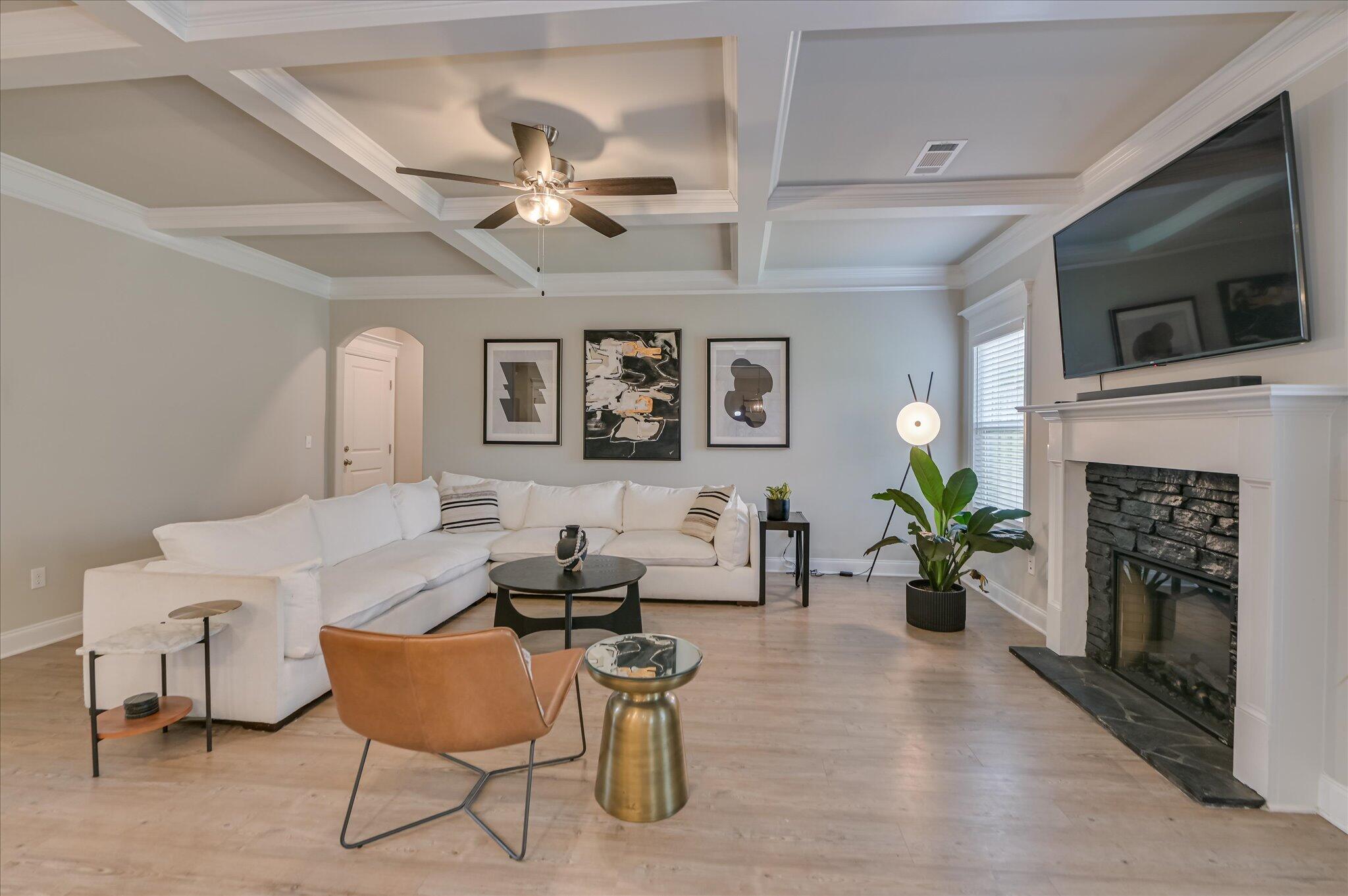 3525 Hilltop Trail