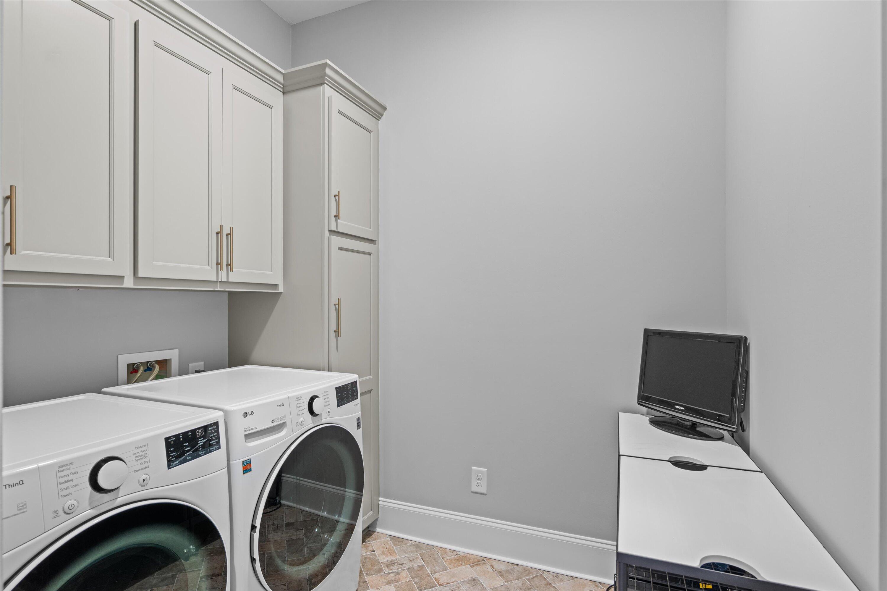 2102 Egret Circle