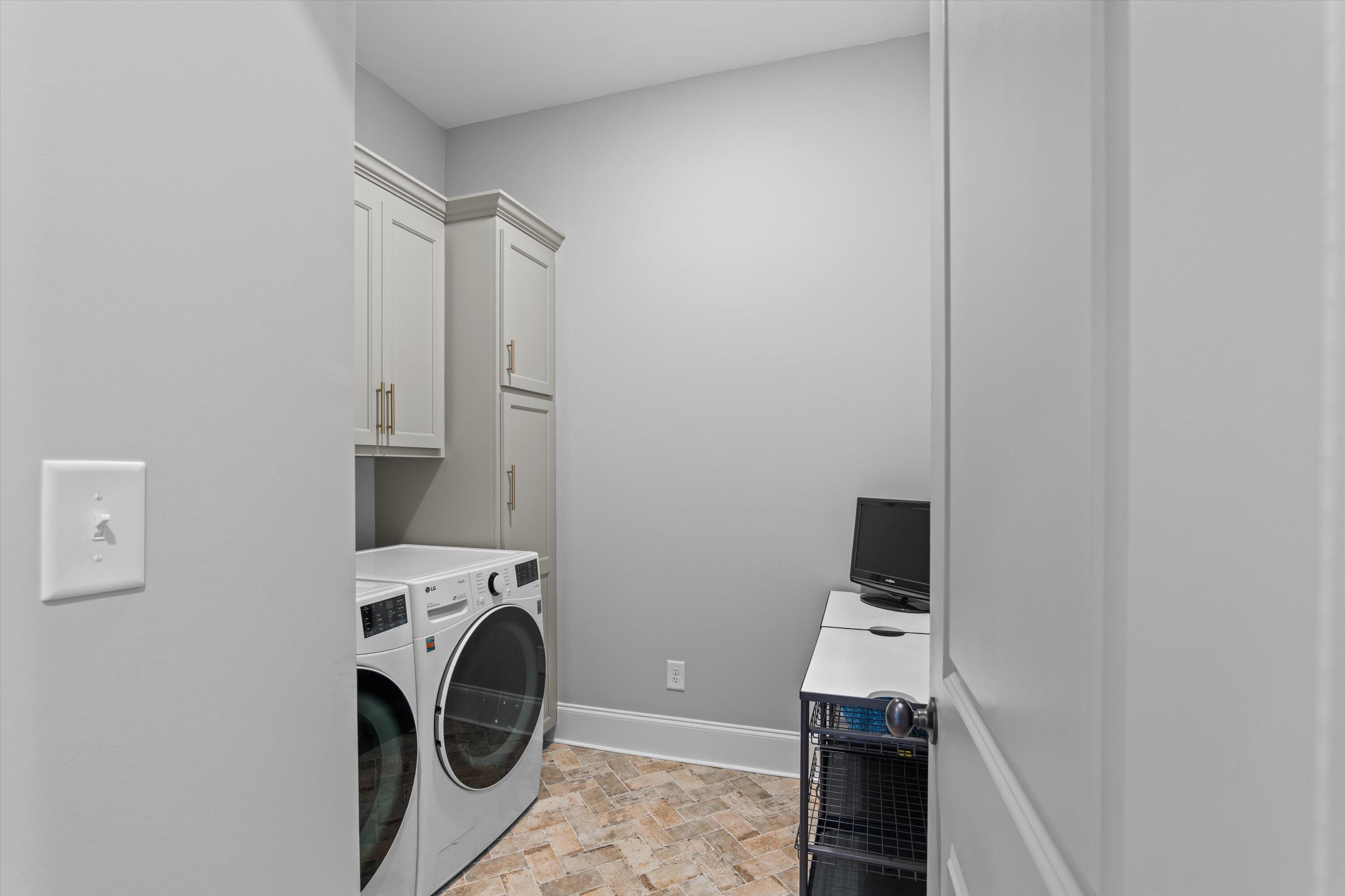 2102 Egret Circle