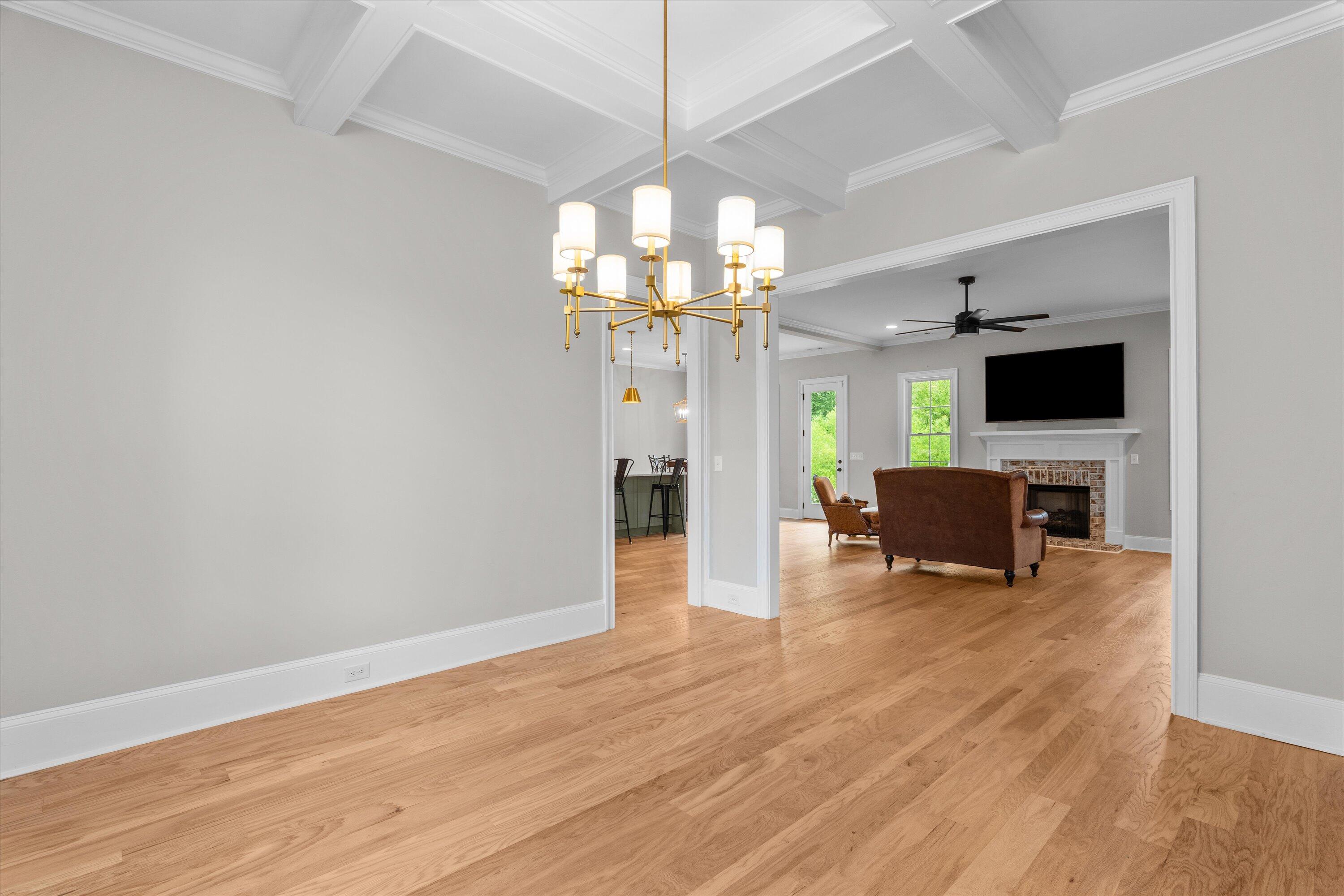552 River Oaks Lane
