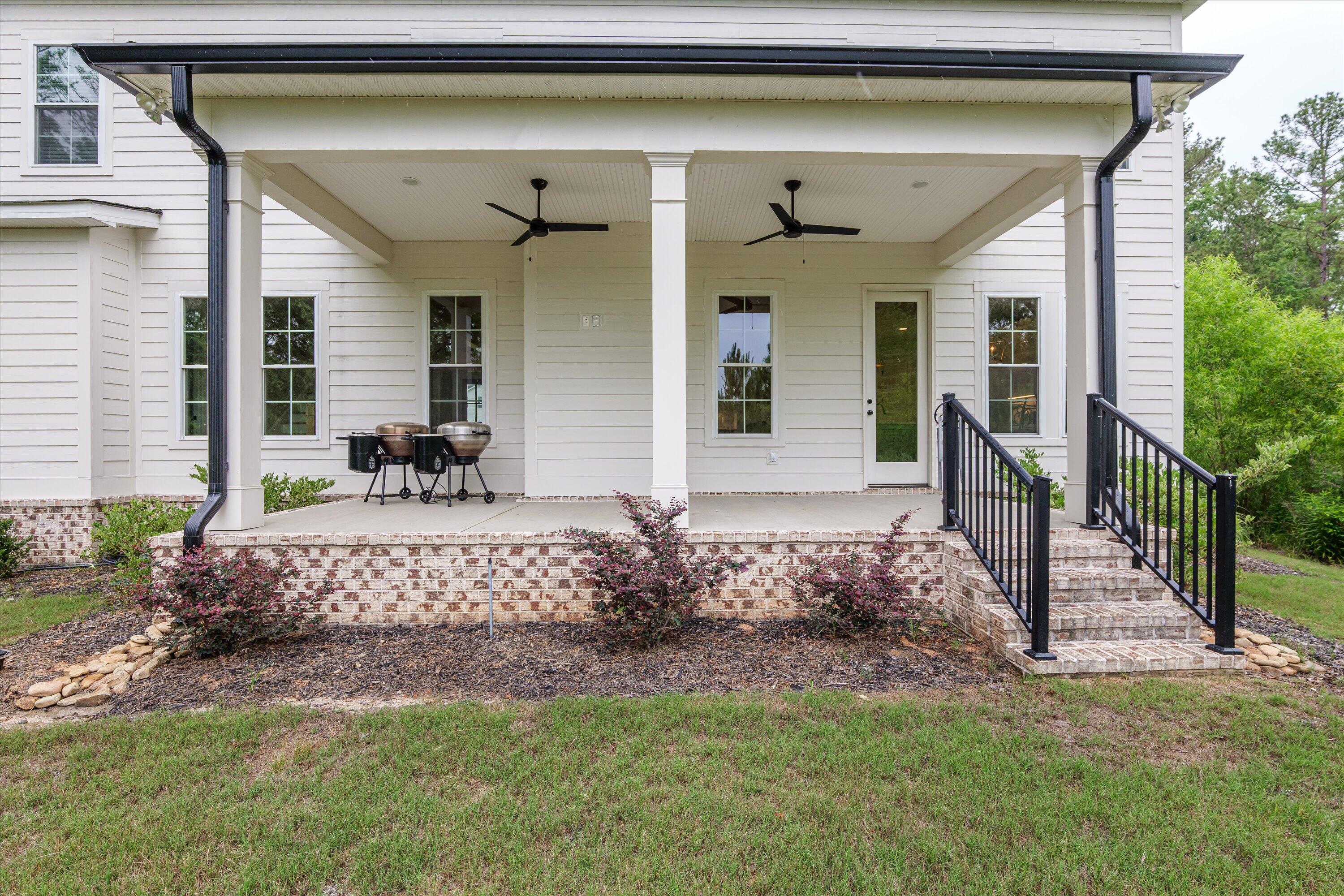 552 River Oaks Lane