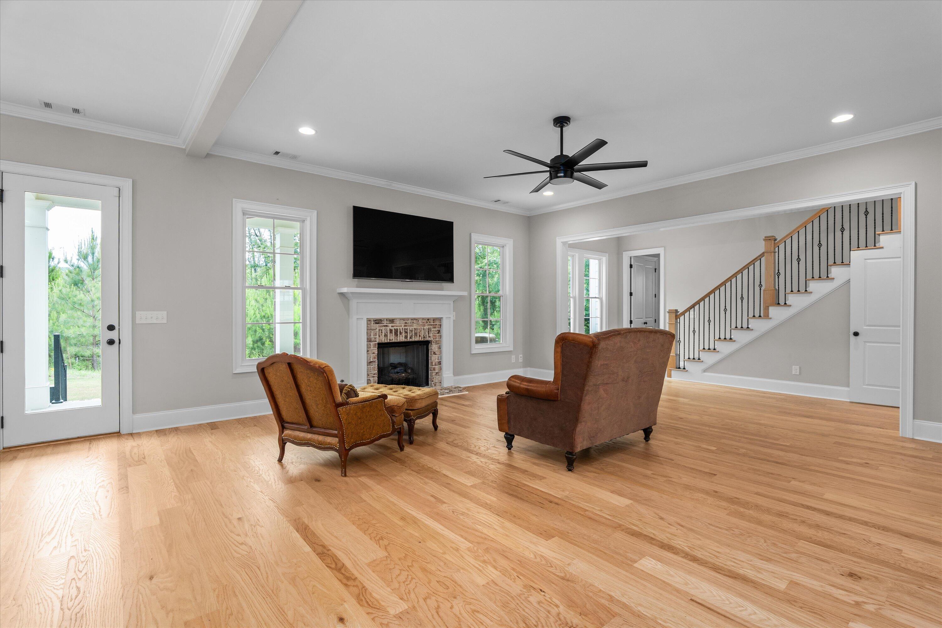 552 River Oaks Lane
