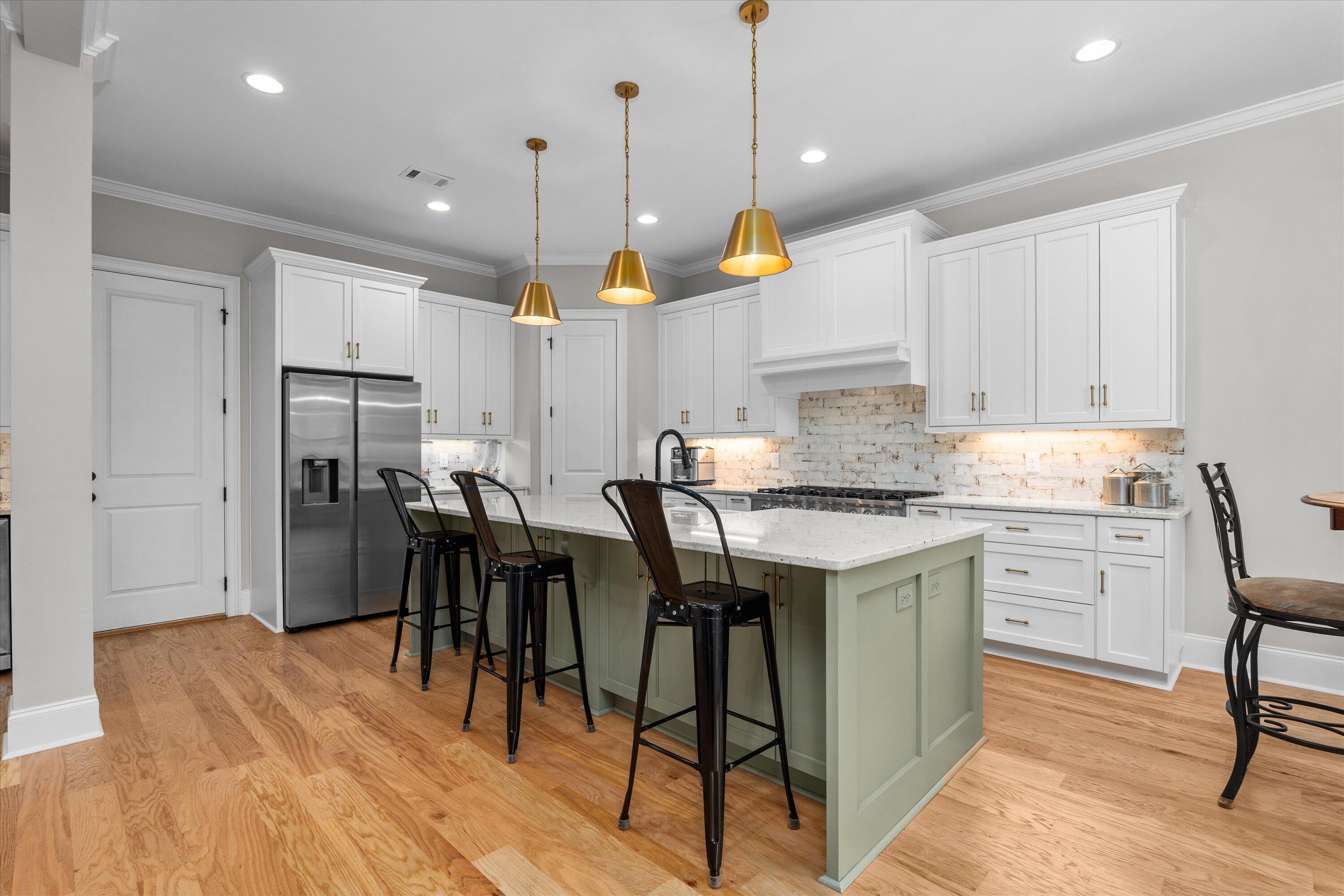 552 River Oaks Lane