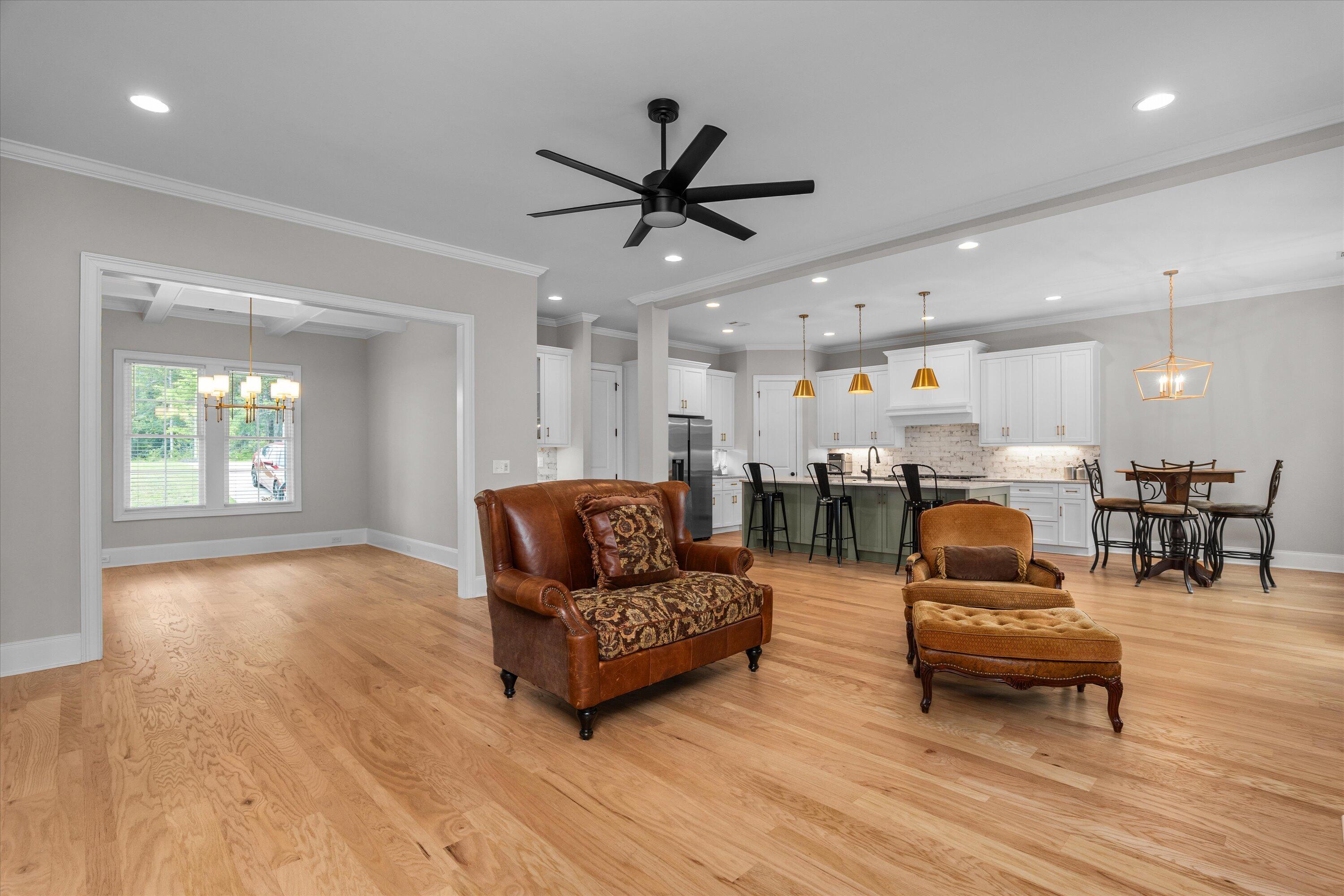 552 River Oaks Lane