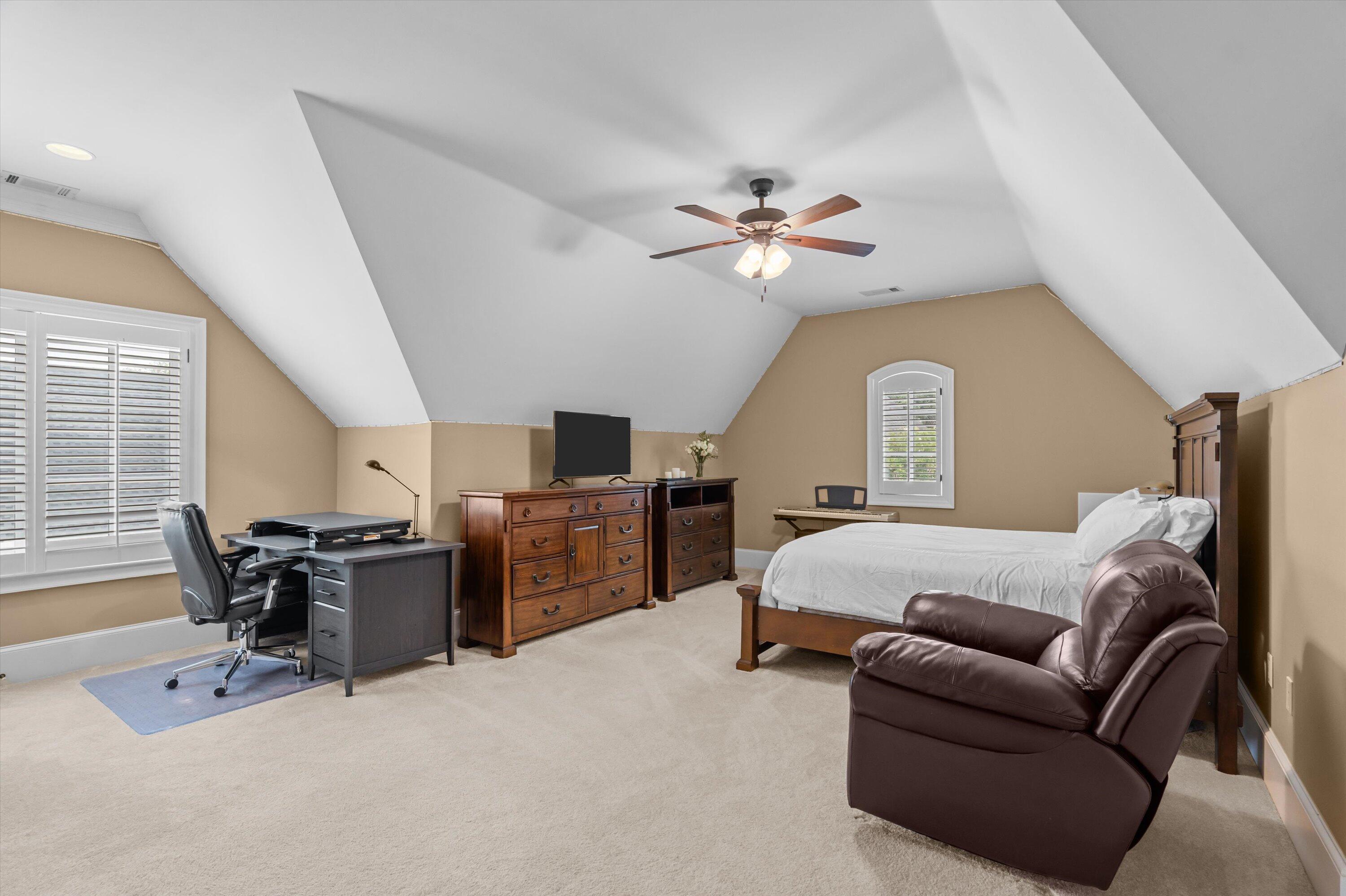 1013 Emerald Place