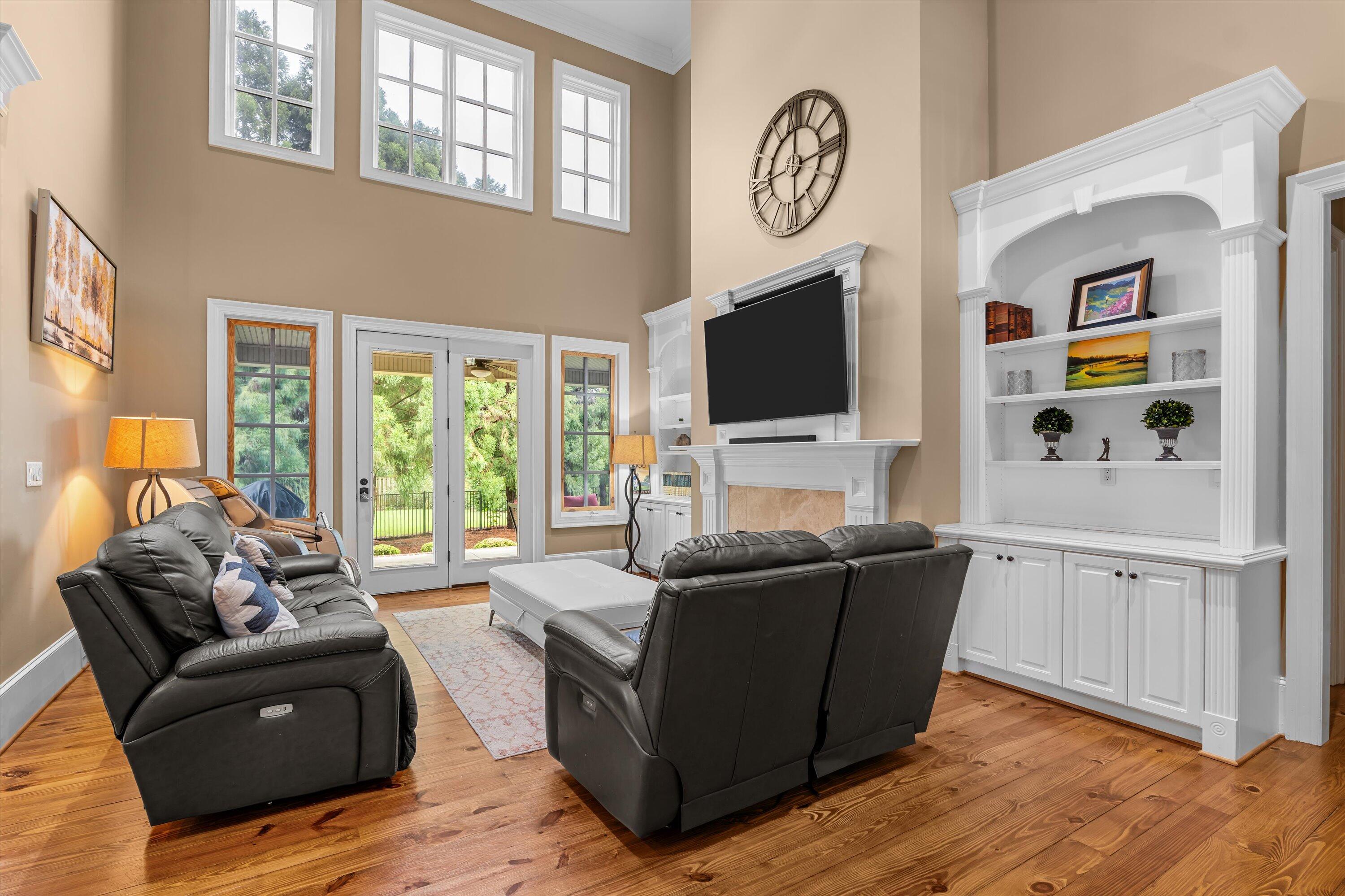 1013 Emerald Place