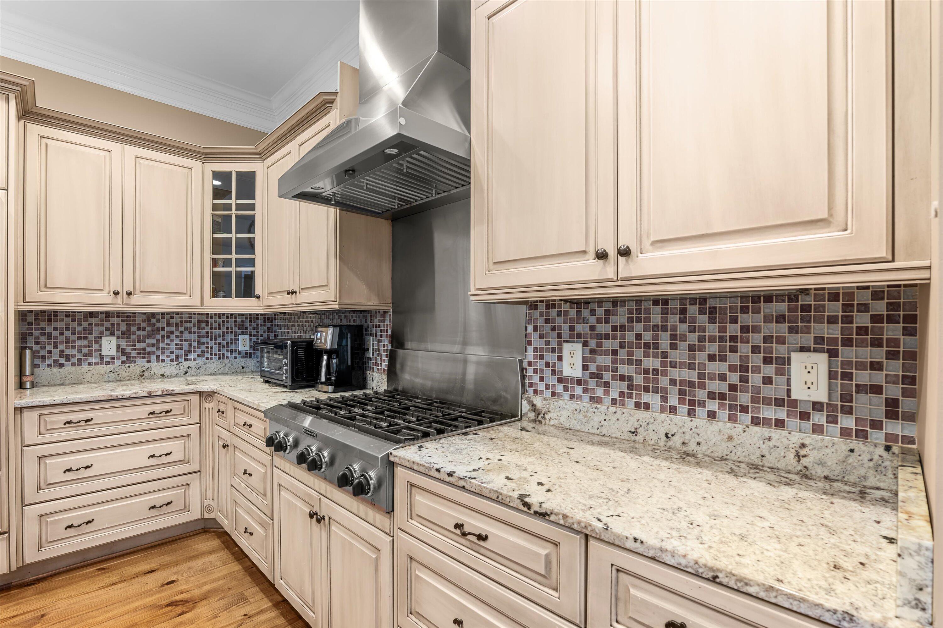 1013 Emerald Place