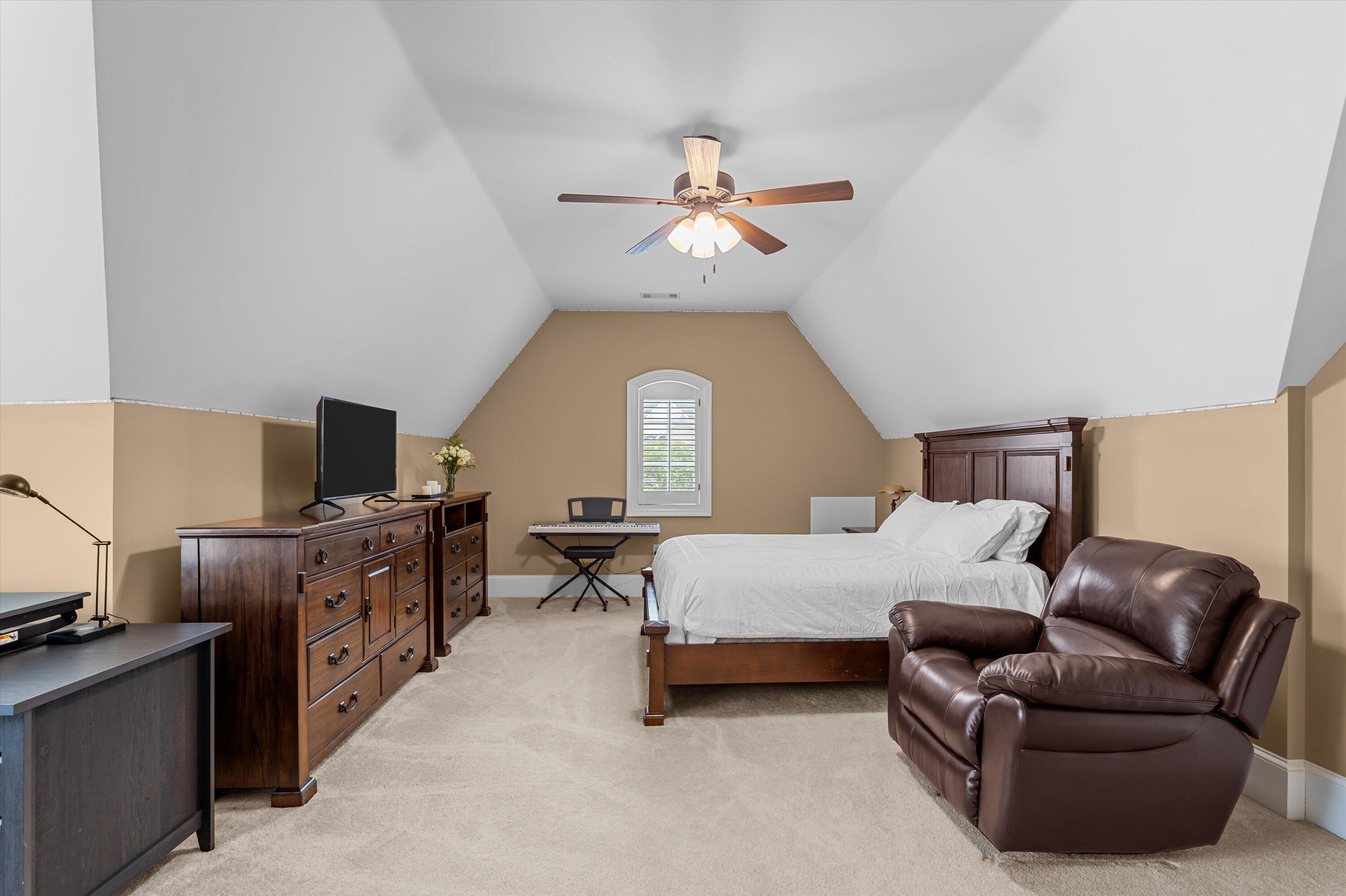 1013 Emerald Place