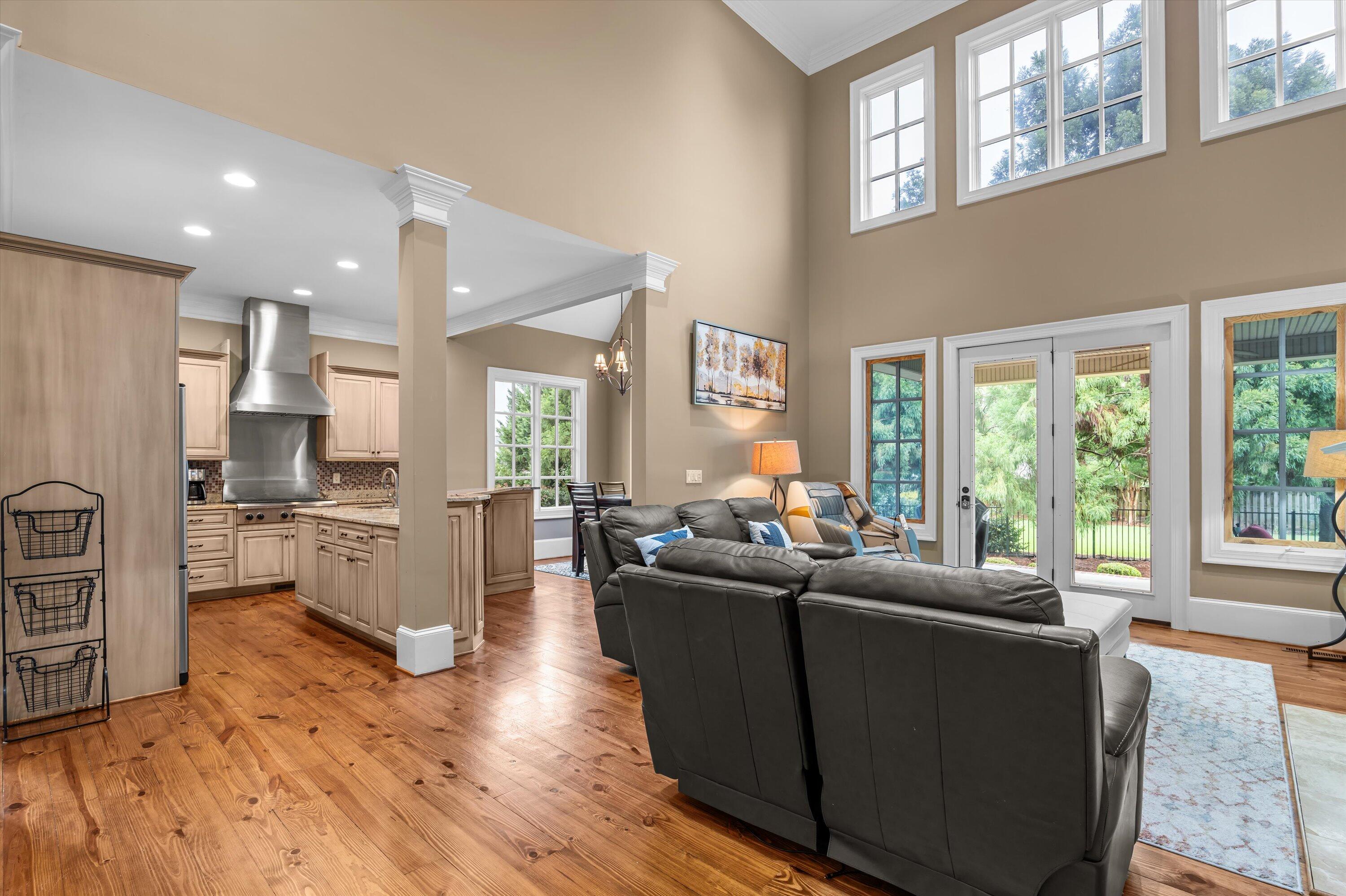 1013 Emerald Place
