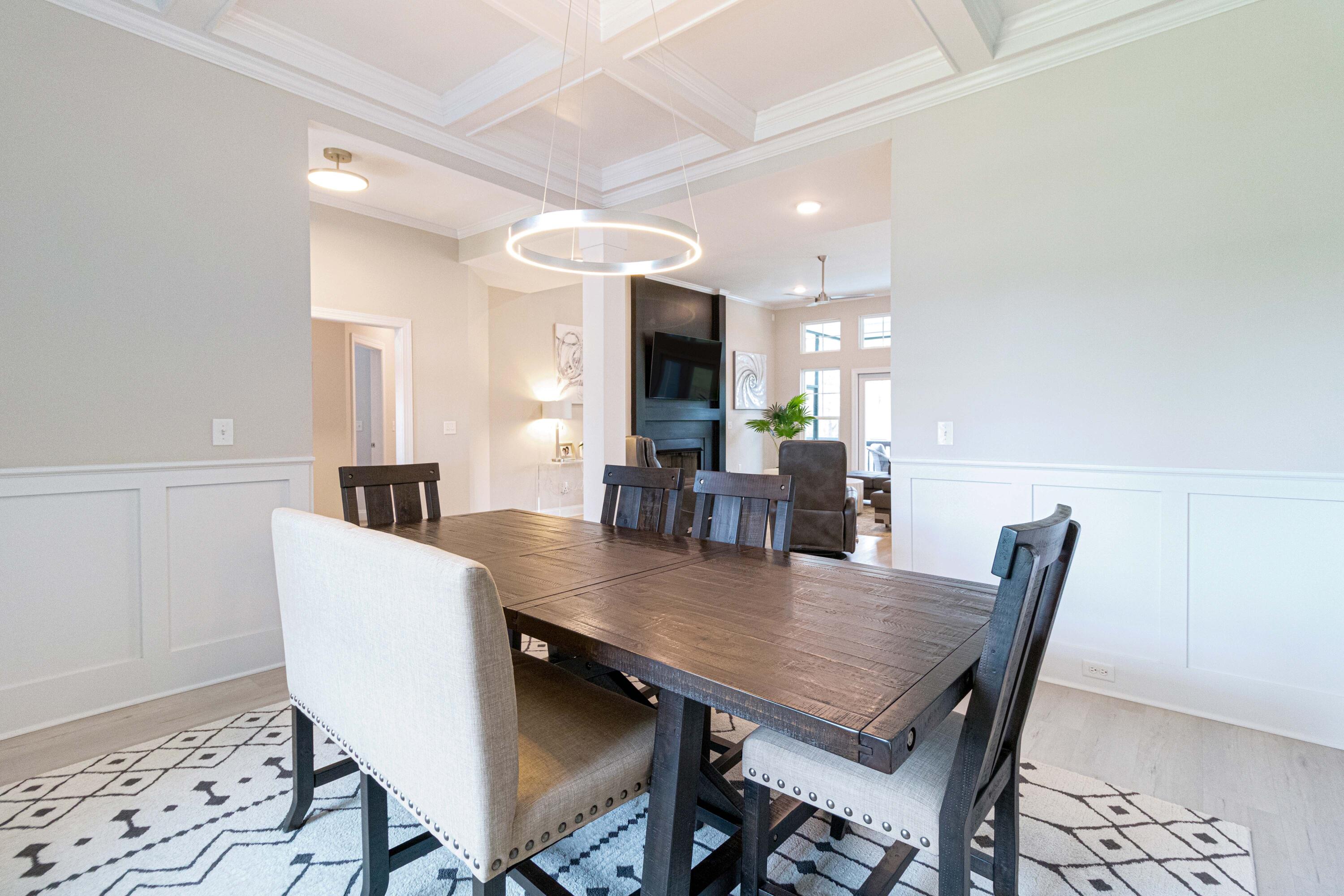 555 Rivernorth Dr.