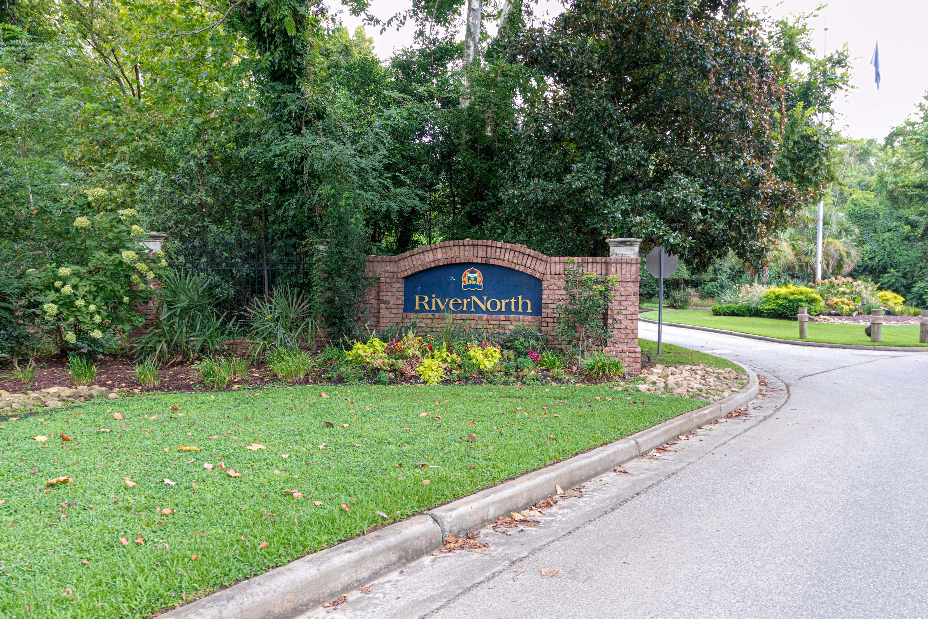 555 Rivernorth Dr.