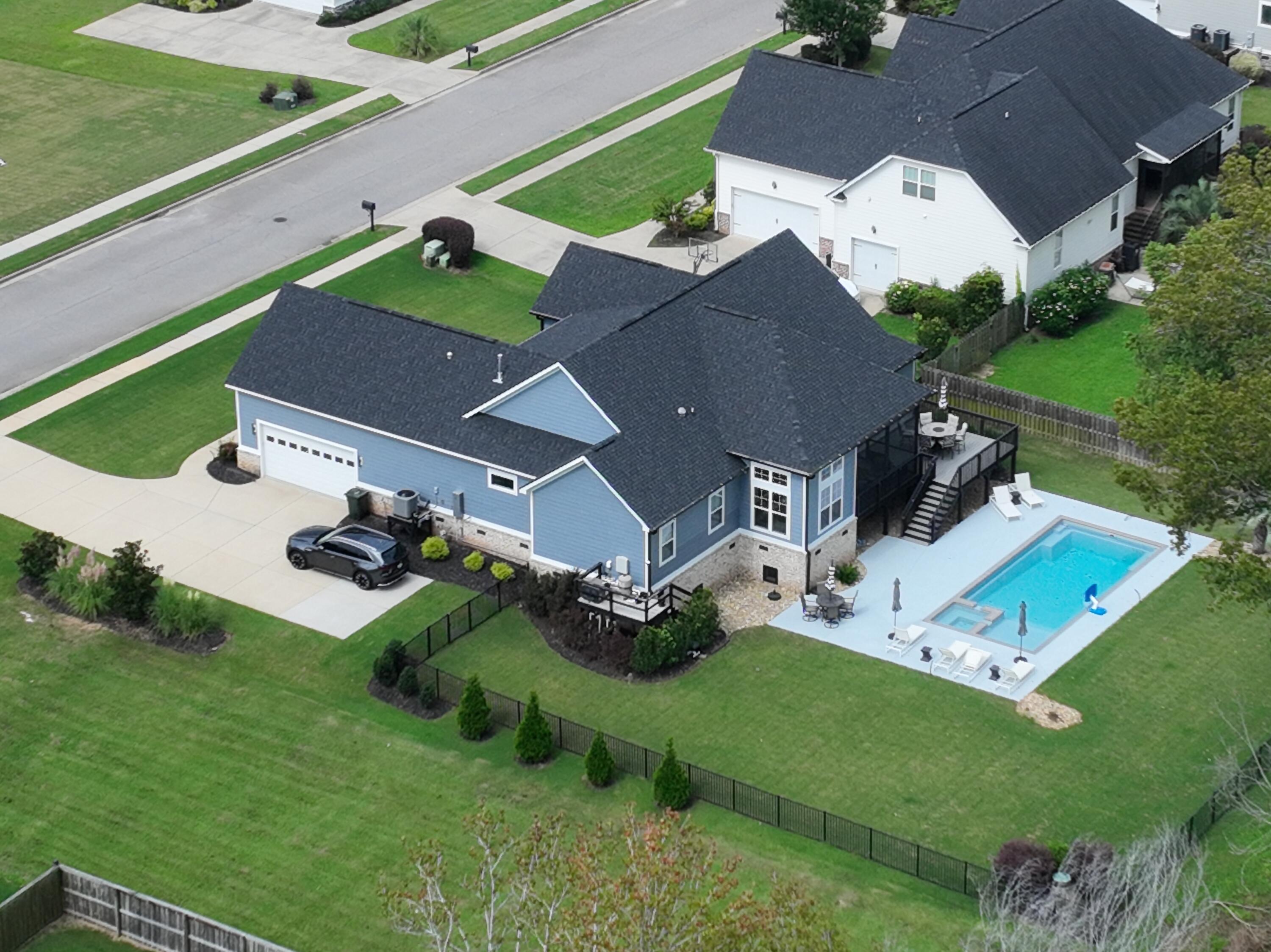 555 Rivernorth Dr.