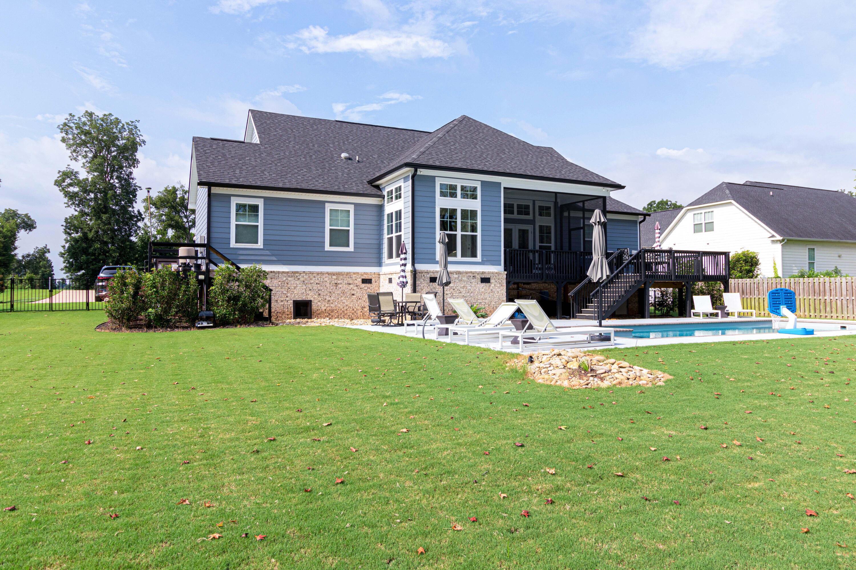 555 Rivernorth Dr.