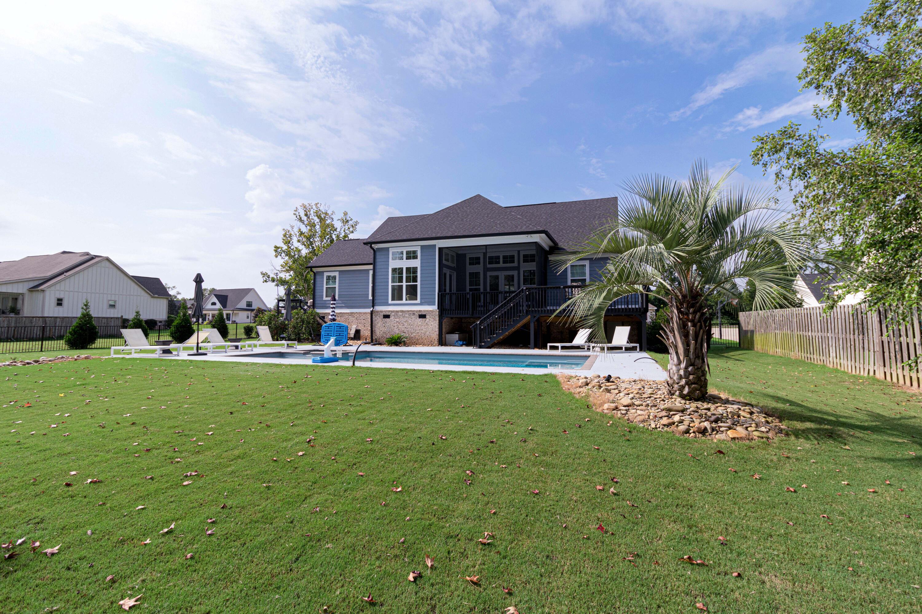 555 Rivernorth Dr.