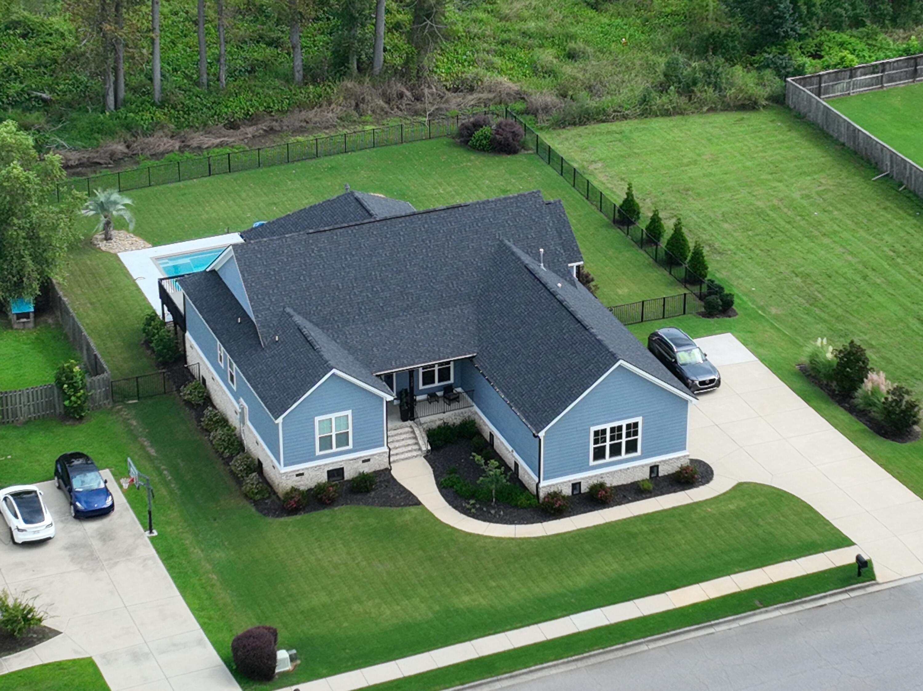 555 Rivernorth Dr.