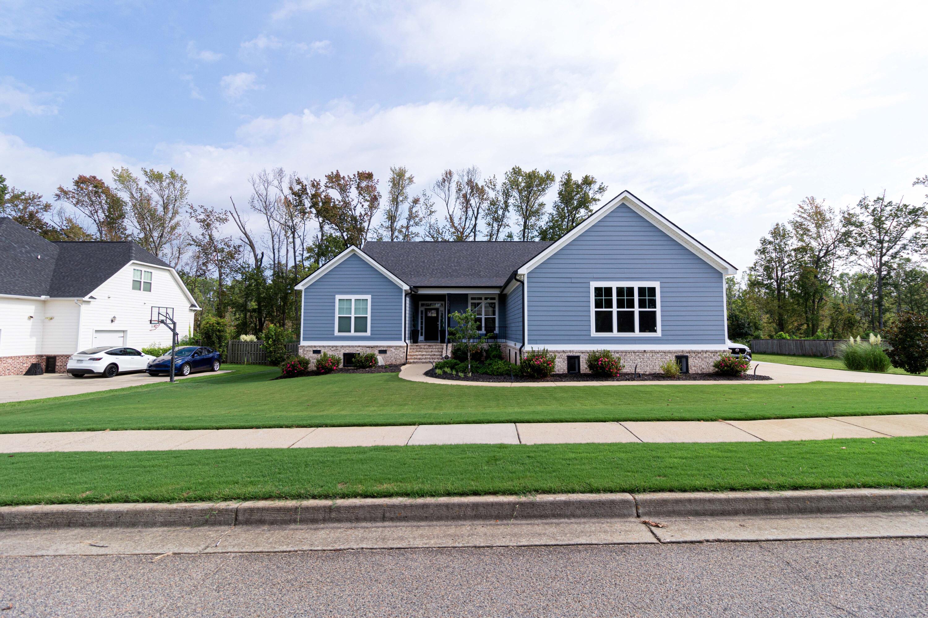 555 Rivernorth Dr.