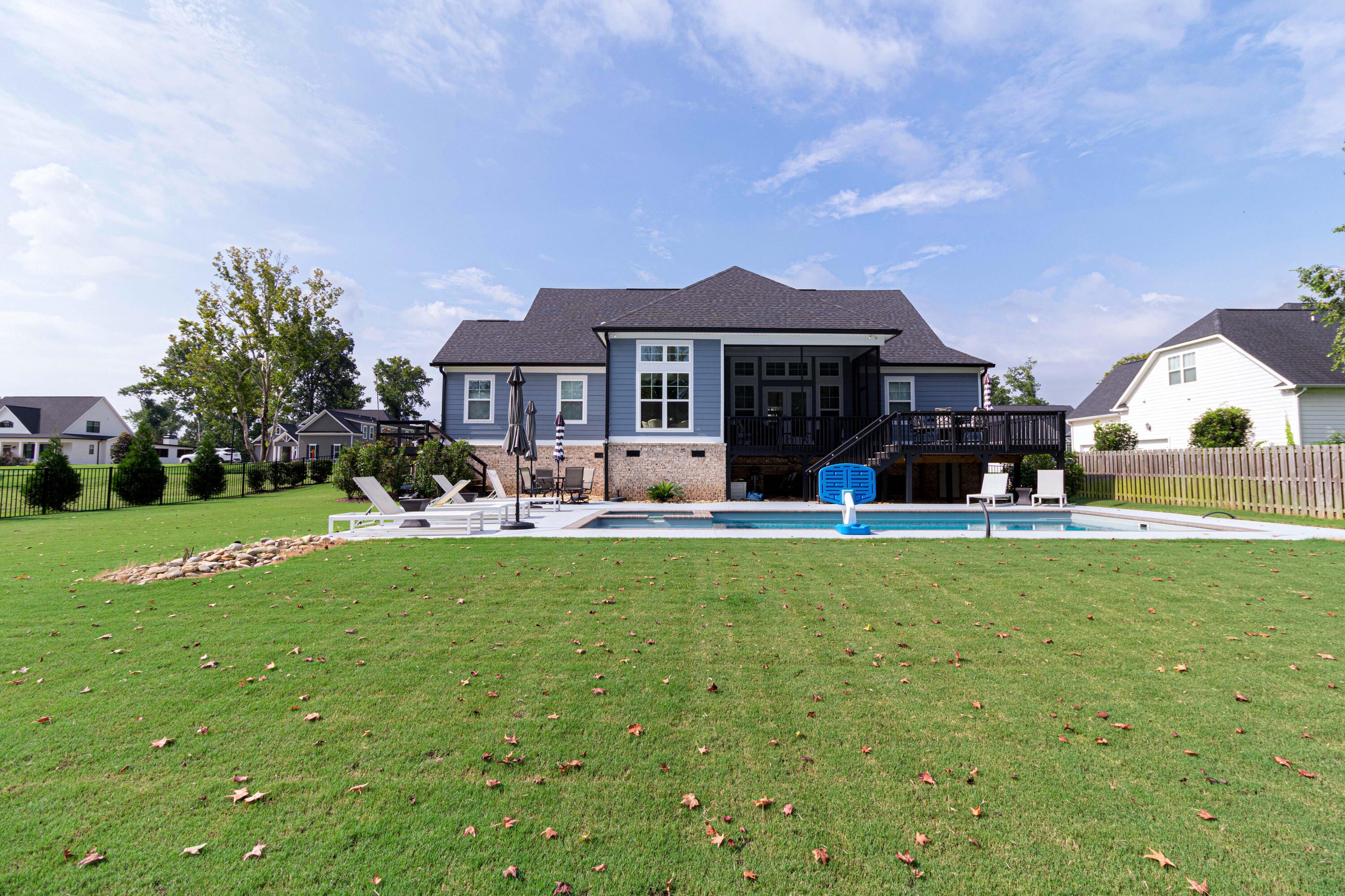 555 Rivernorth Dr.
