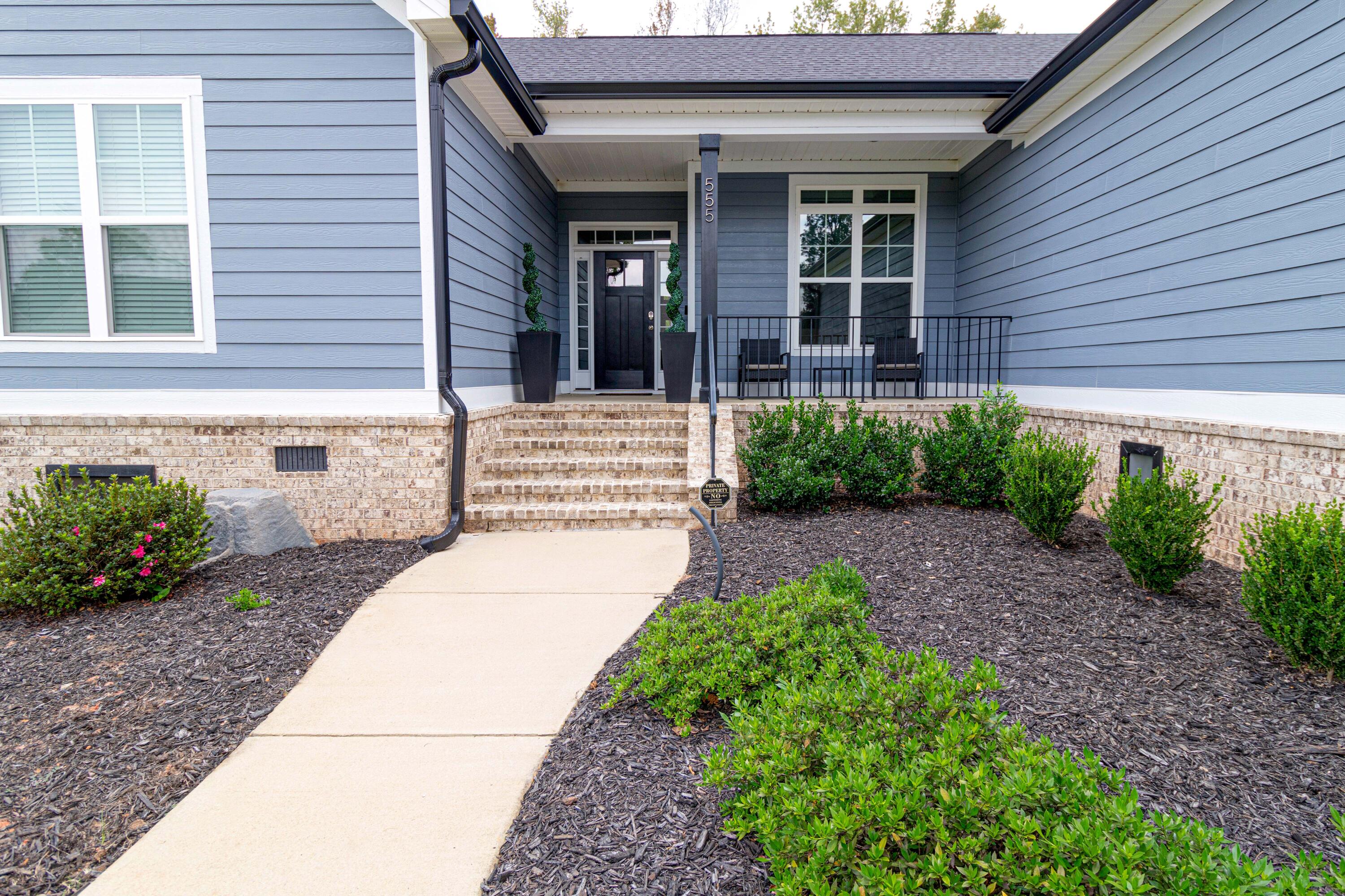 555 Rivernorth Dr.