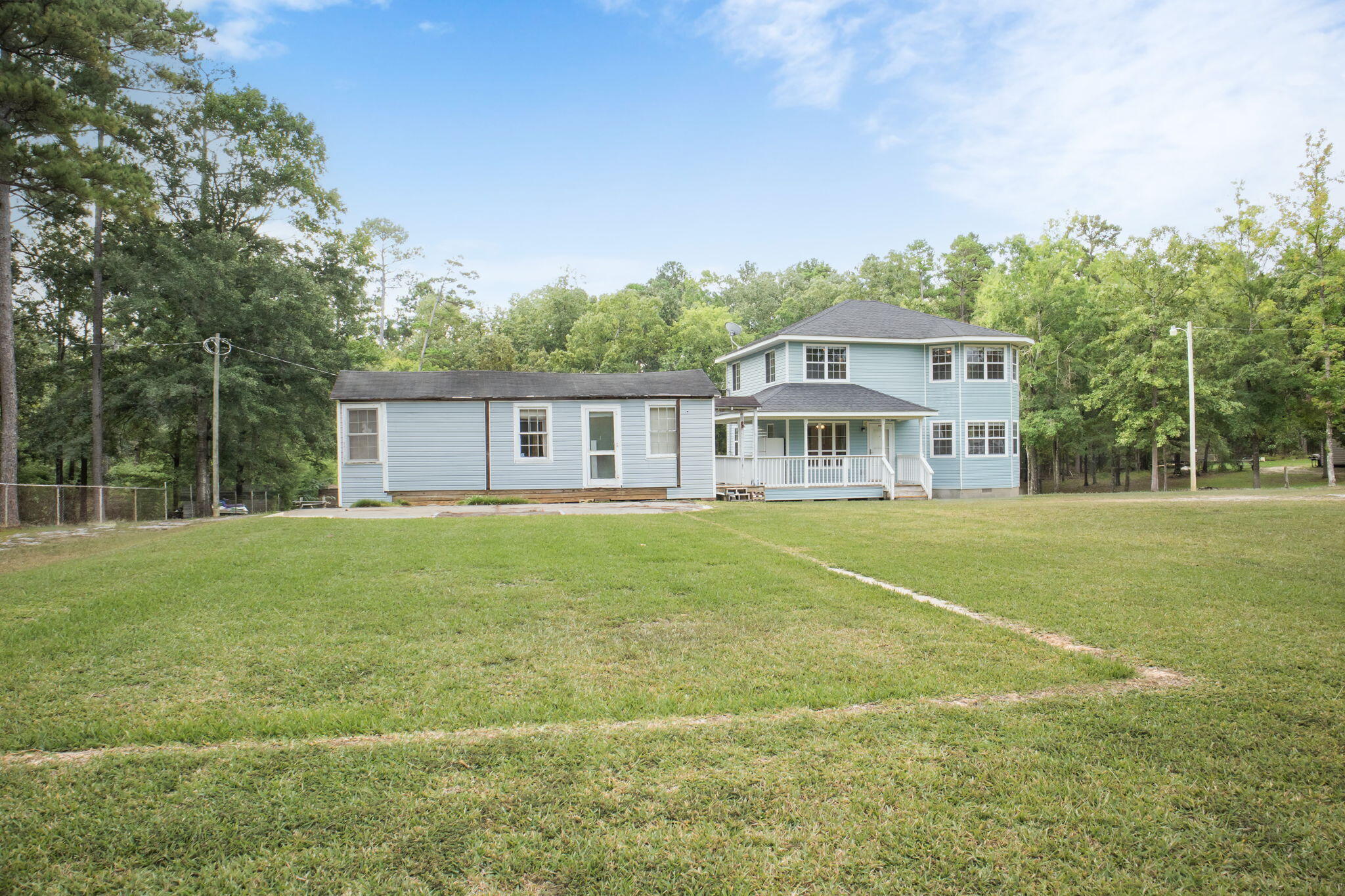 1085 Lake Dr.