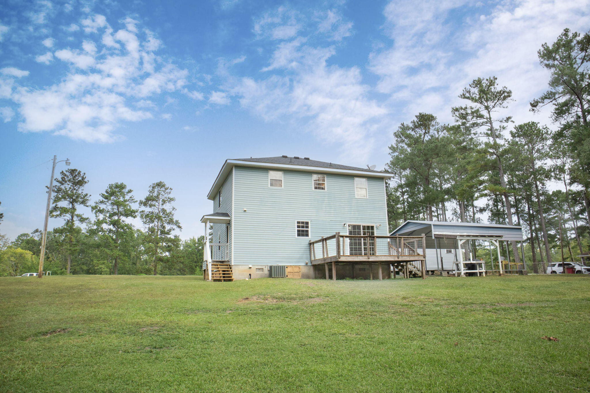 1085 Lake Dr.