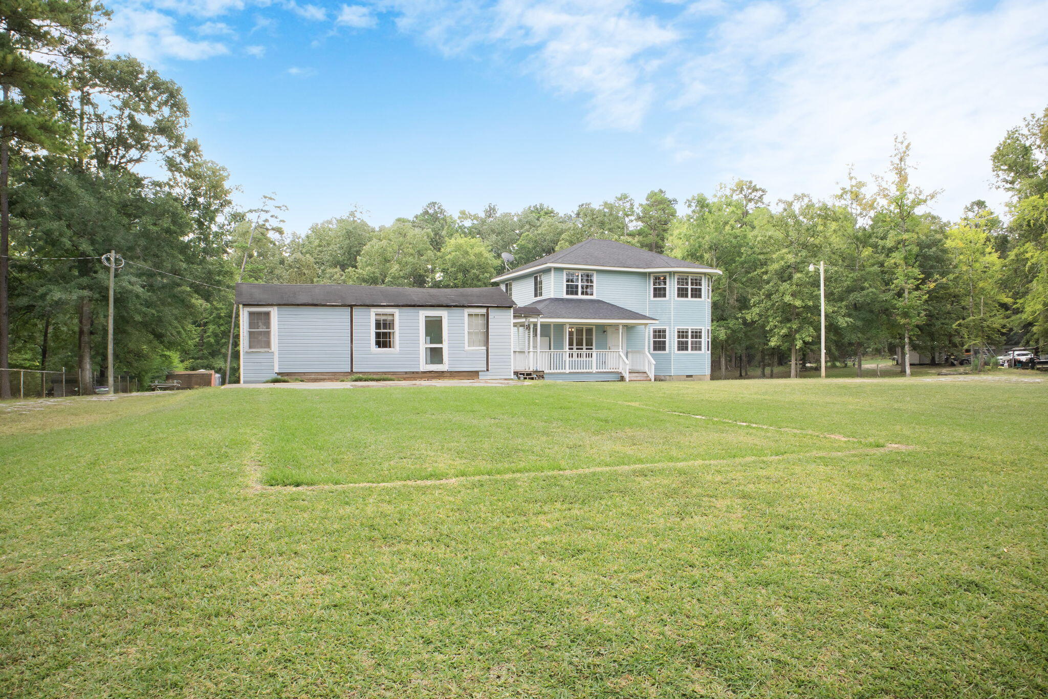 1085 Lake Dr.