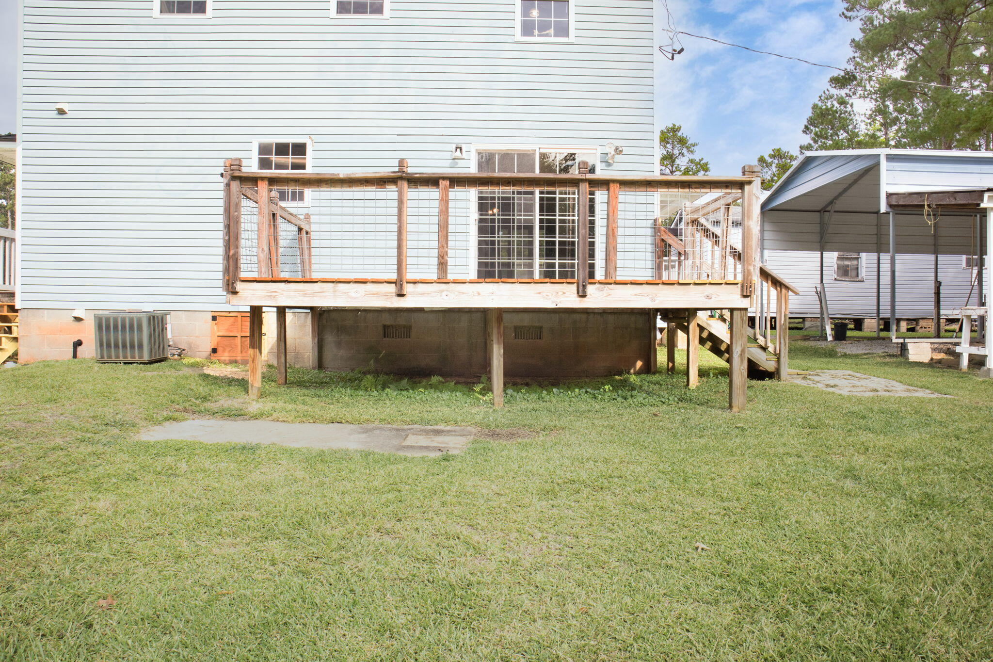 1085 Lake Dr.