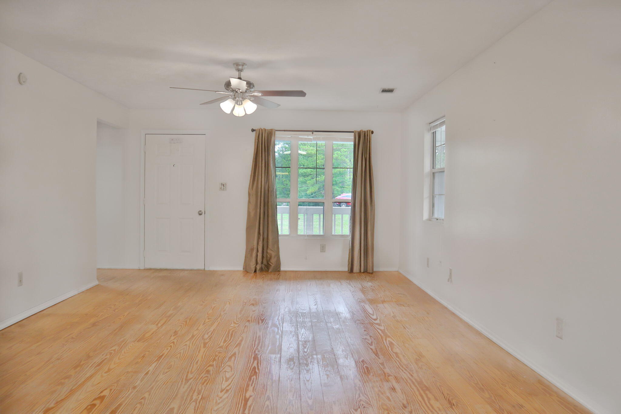 1085 Lake Dr.