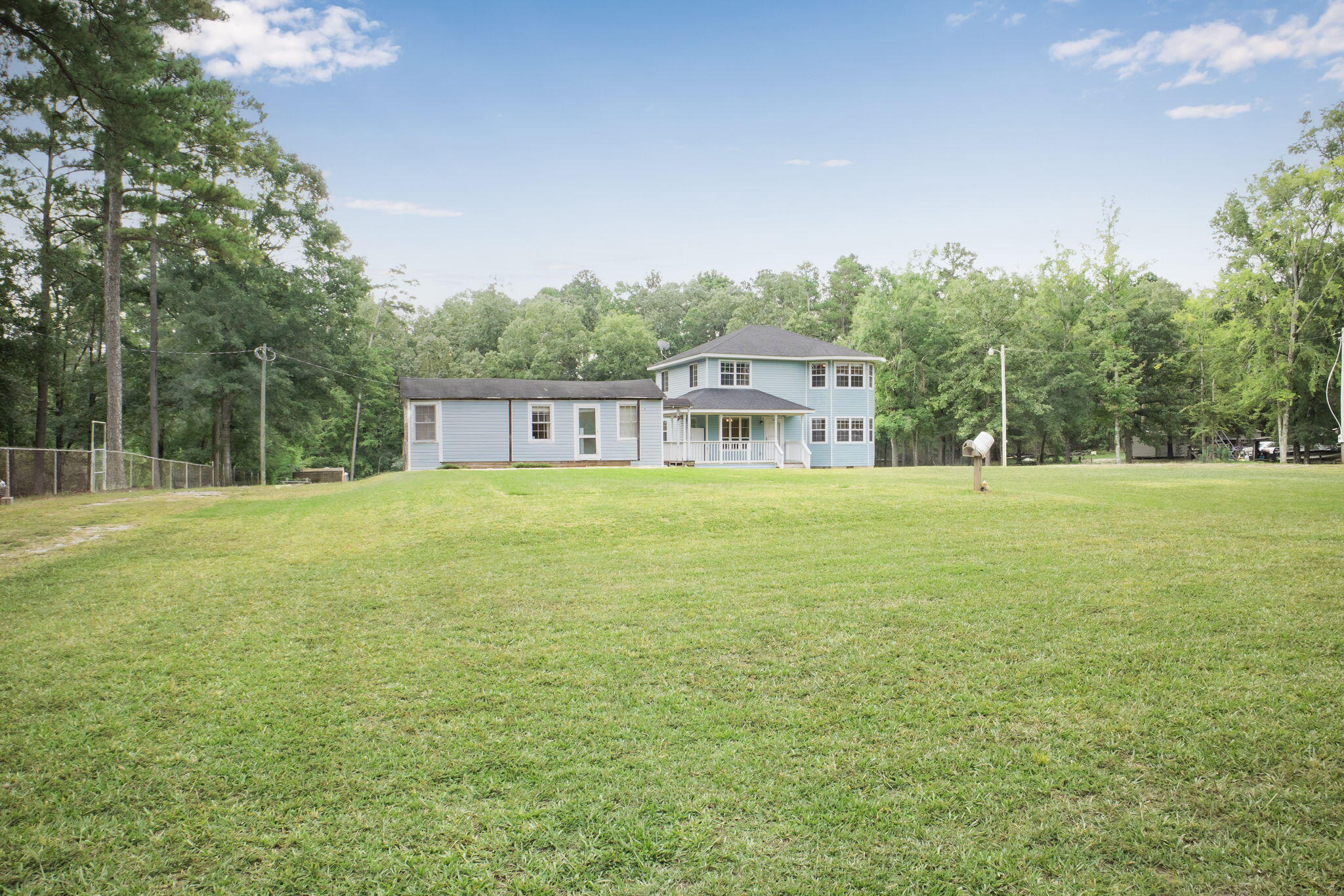 1085 Lake Dr.