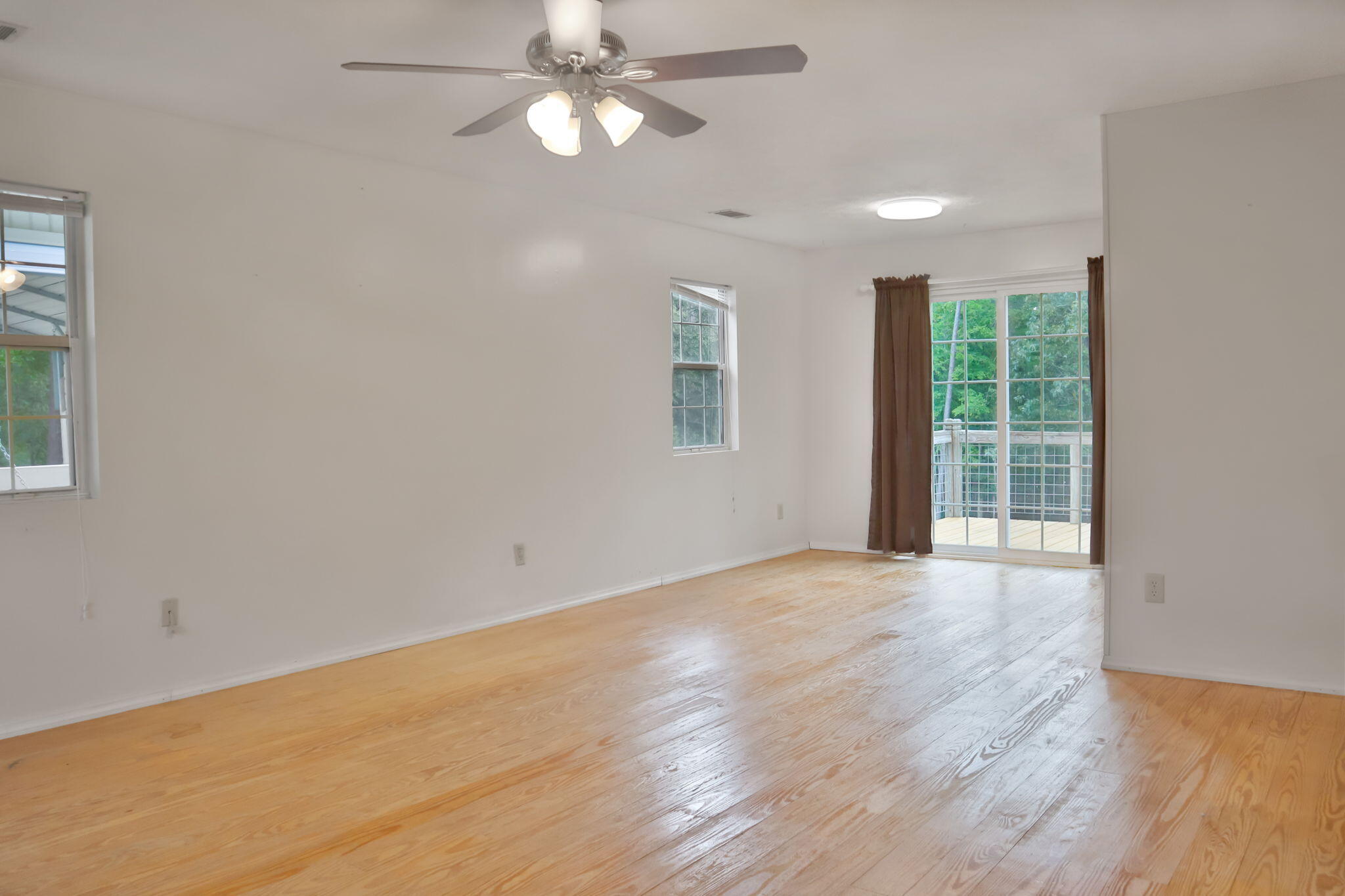 1085 Lake Dr.