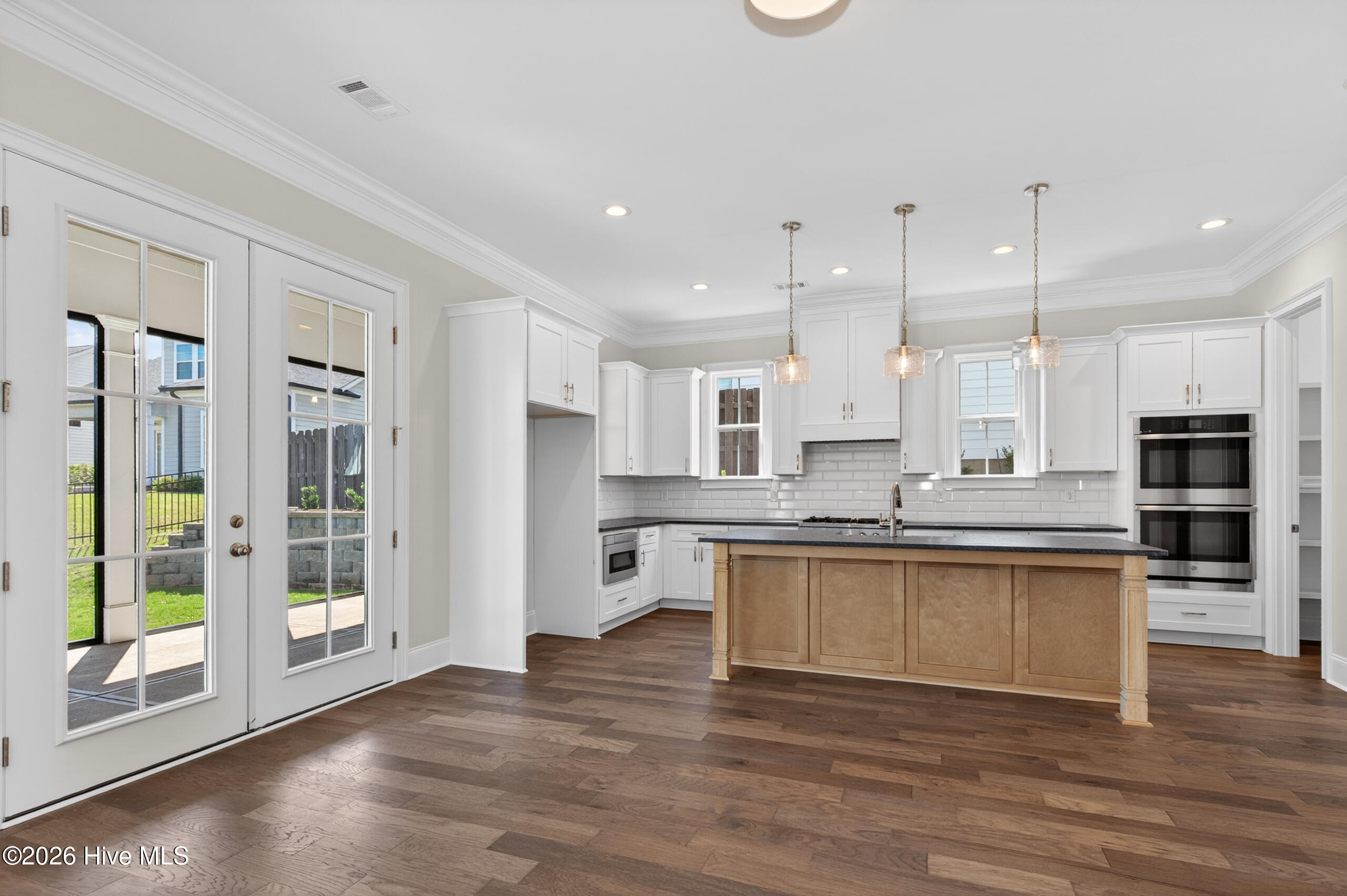 657 River Oaks Lane