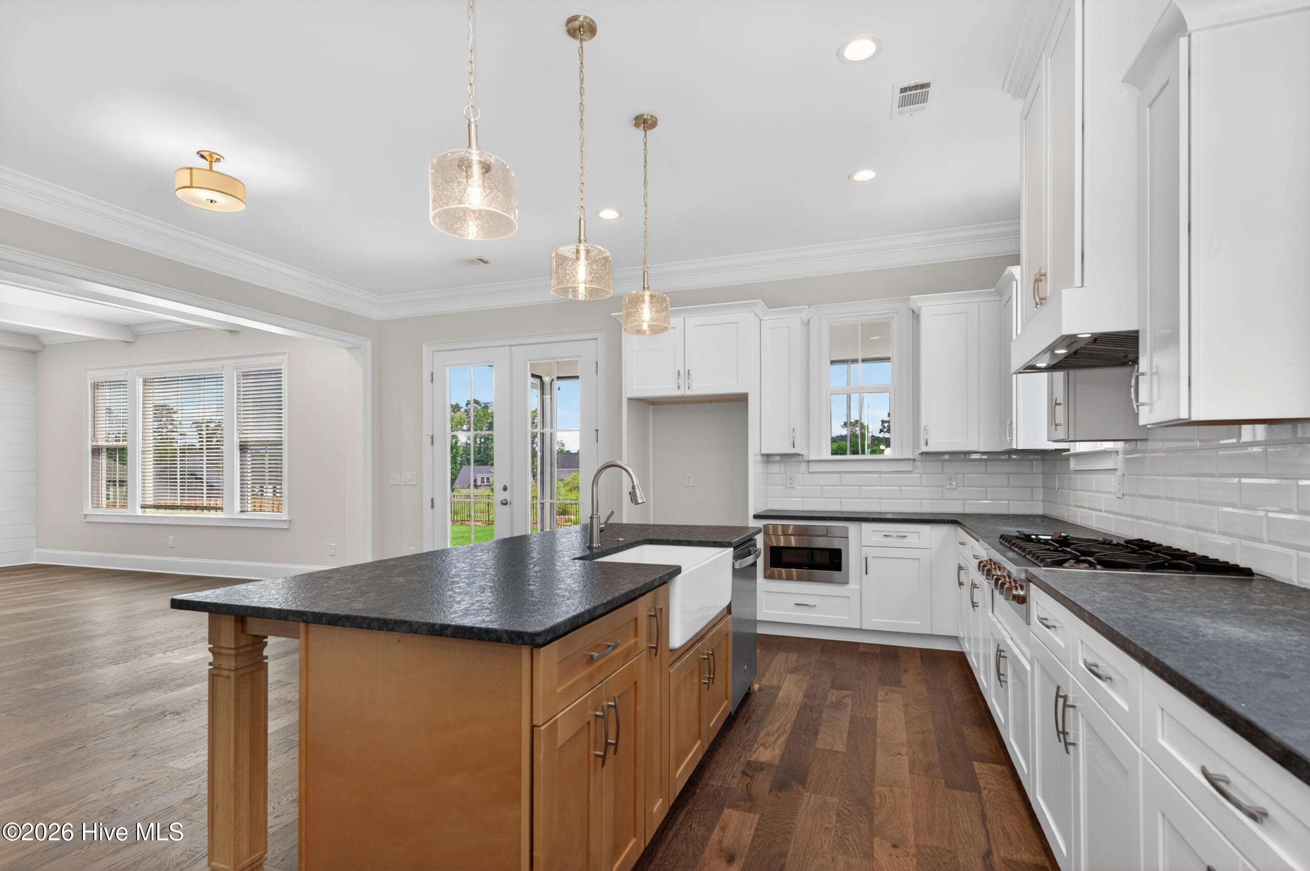 657 River Oaks Lane