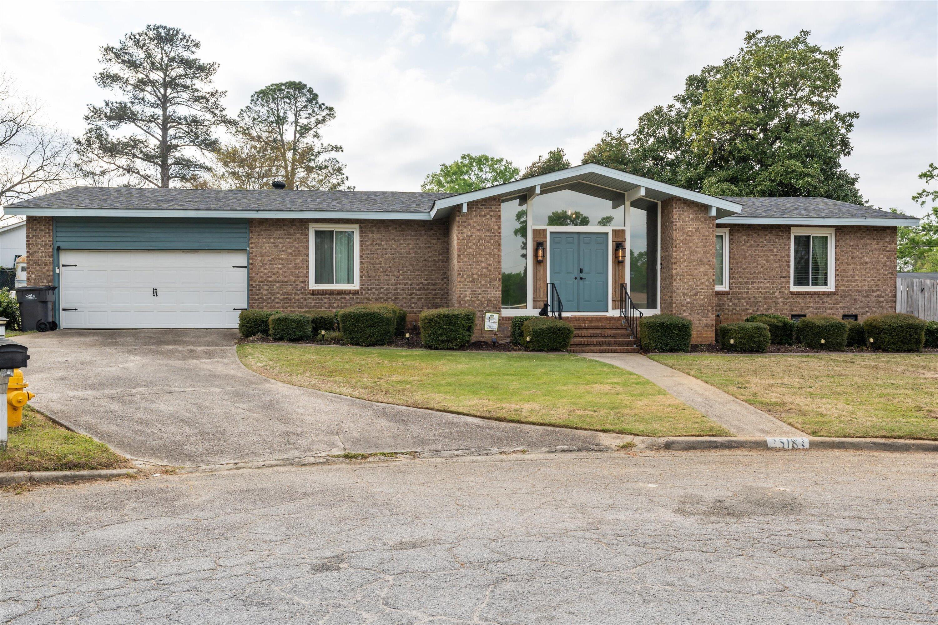 2518 E Springwood Court