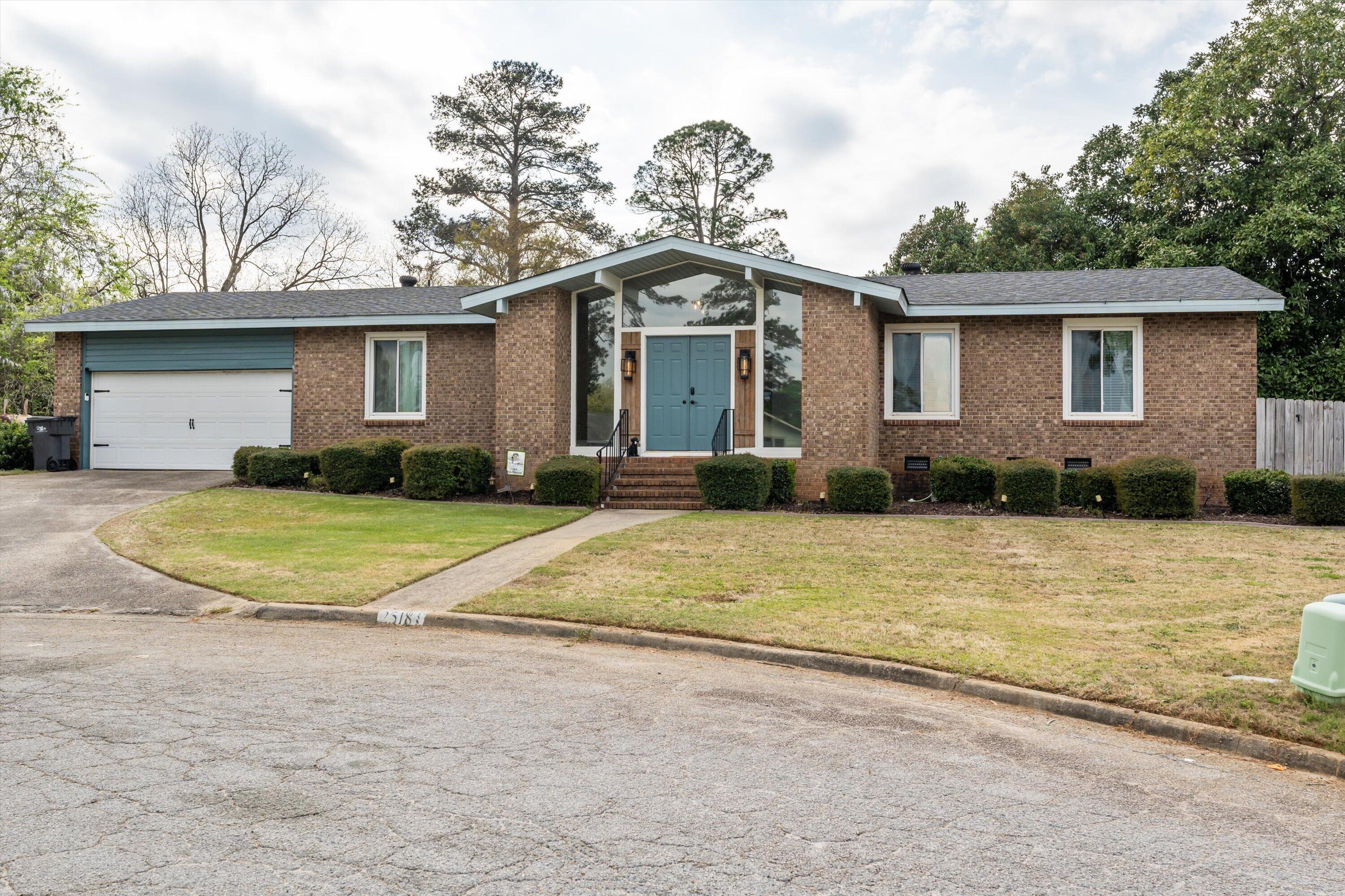 2518 E Springwood Court