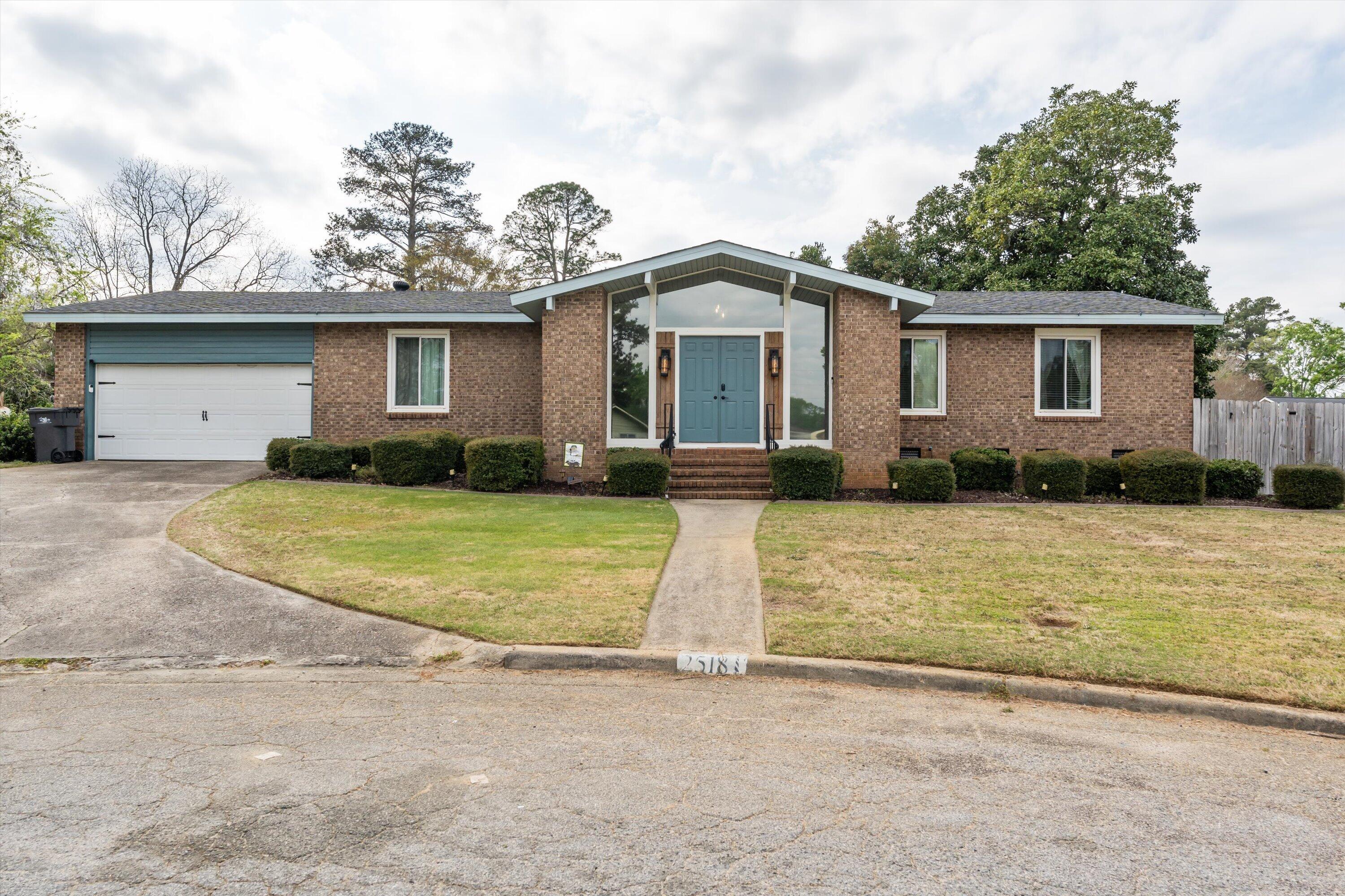 2518 E Springwood Court