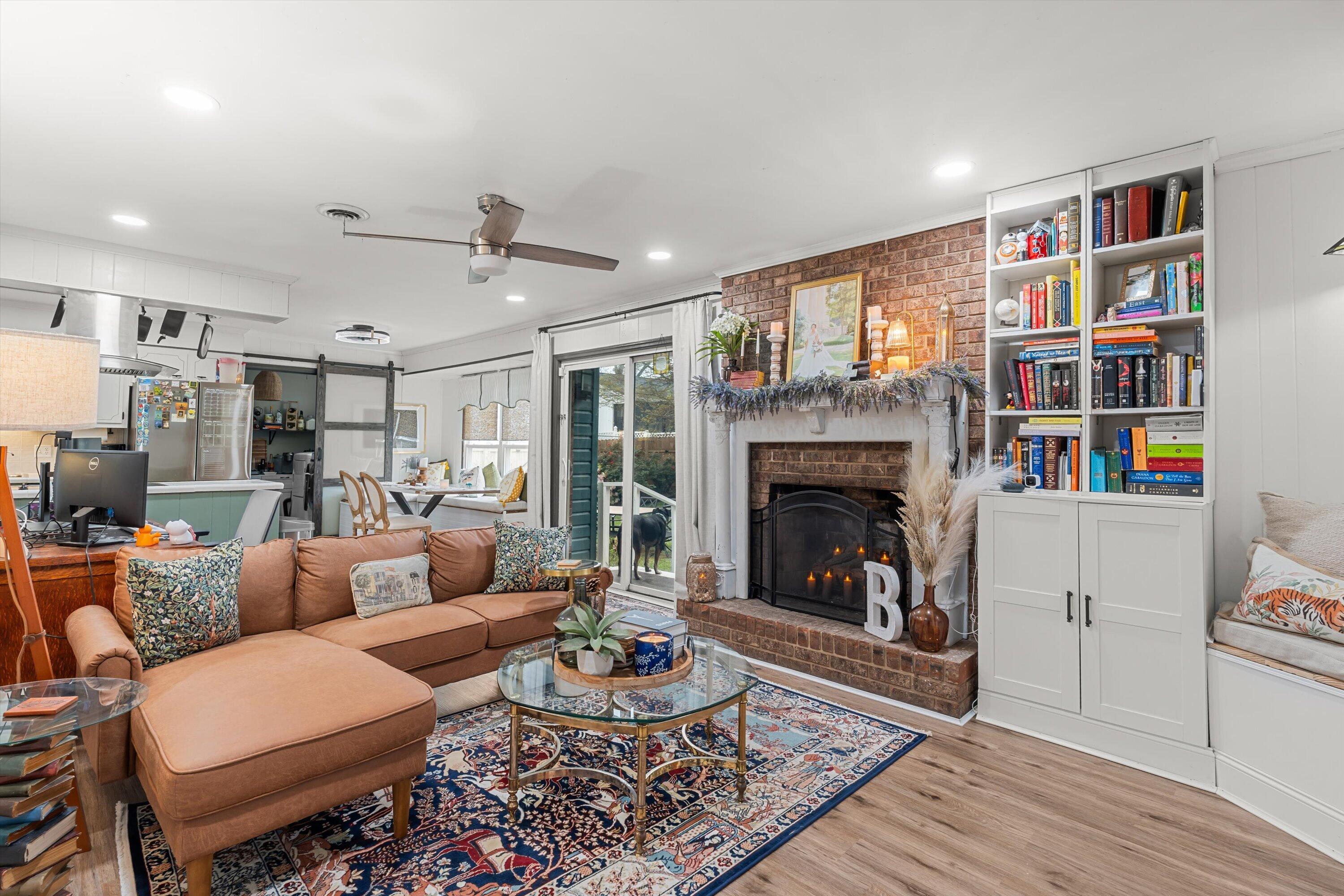 2518 E Springwood Court