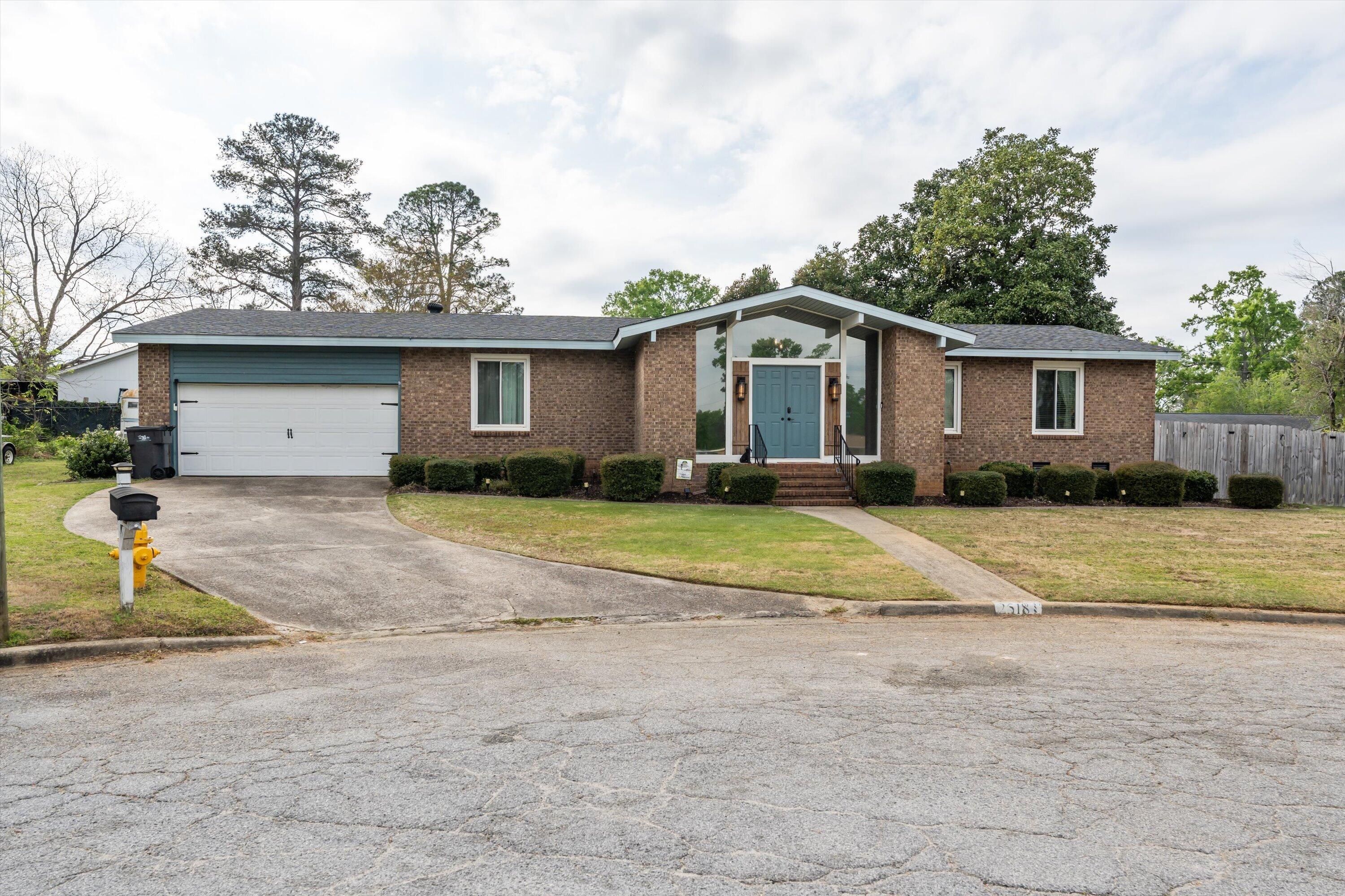 2518 E Springwood Court